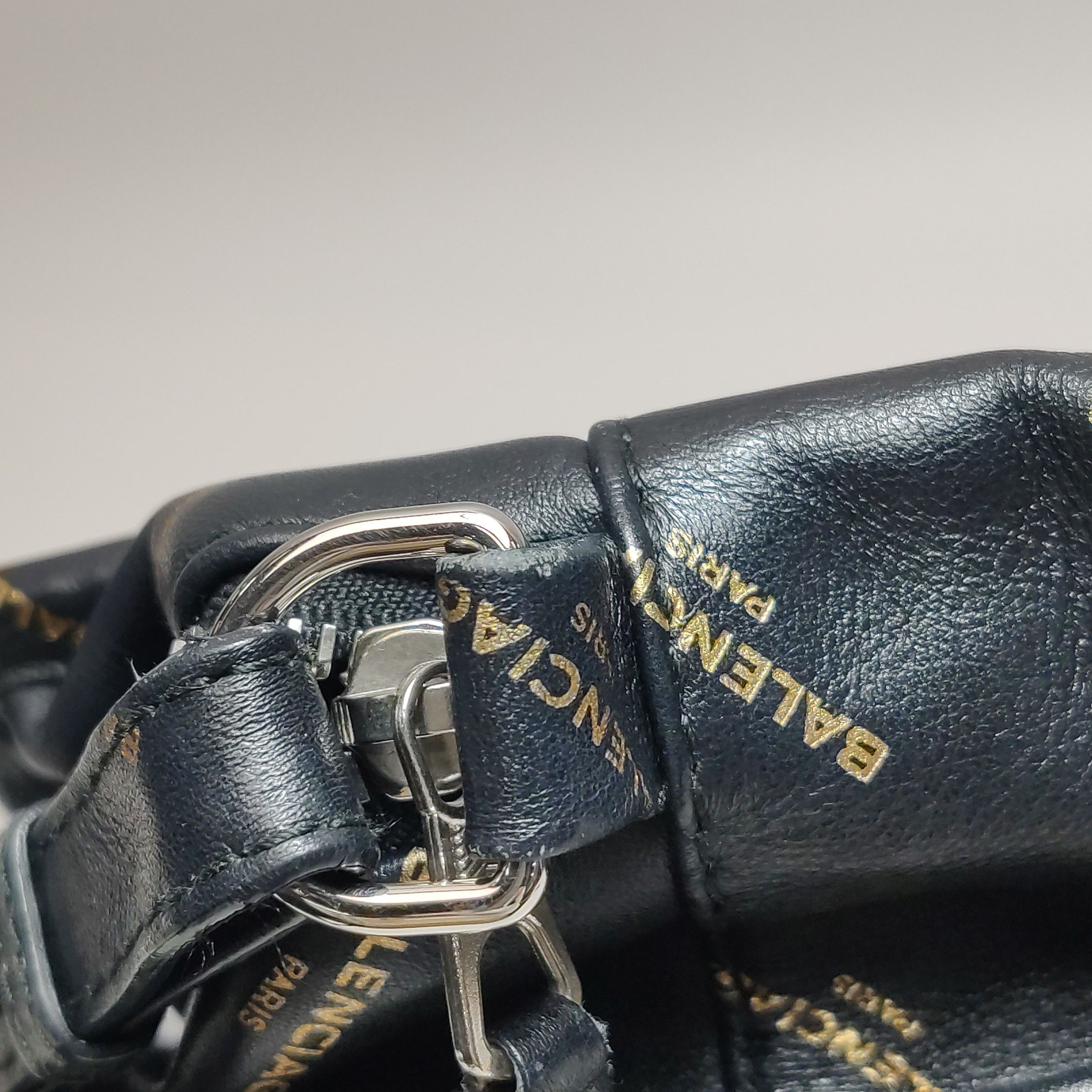 Balenciaga Balenciaga Women os Shoulder Bags Size ONE SIZE - 11 Thumbnail