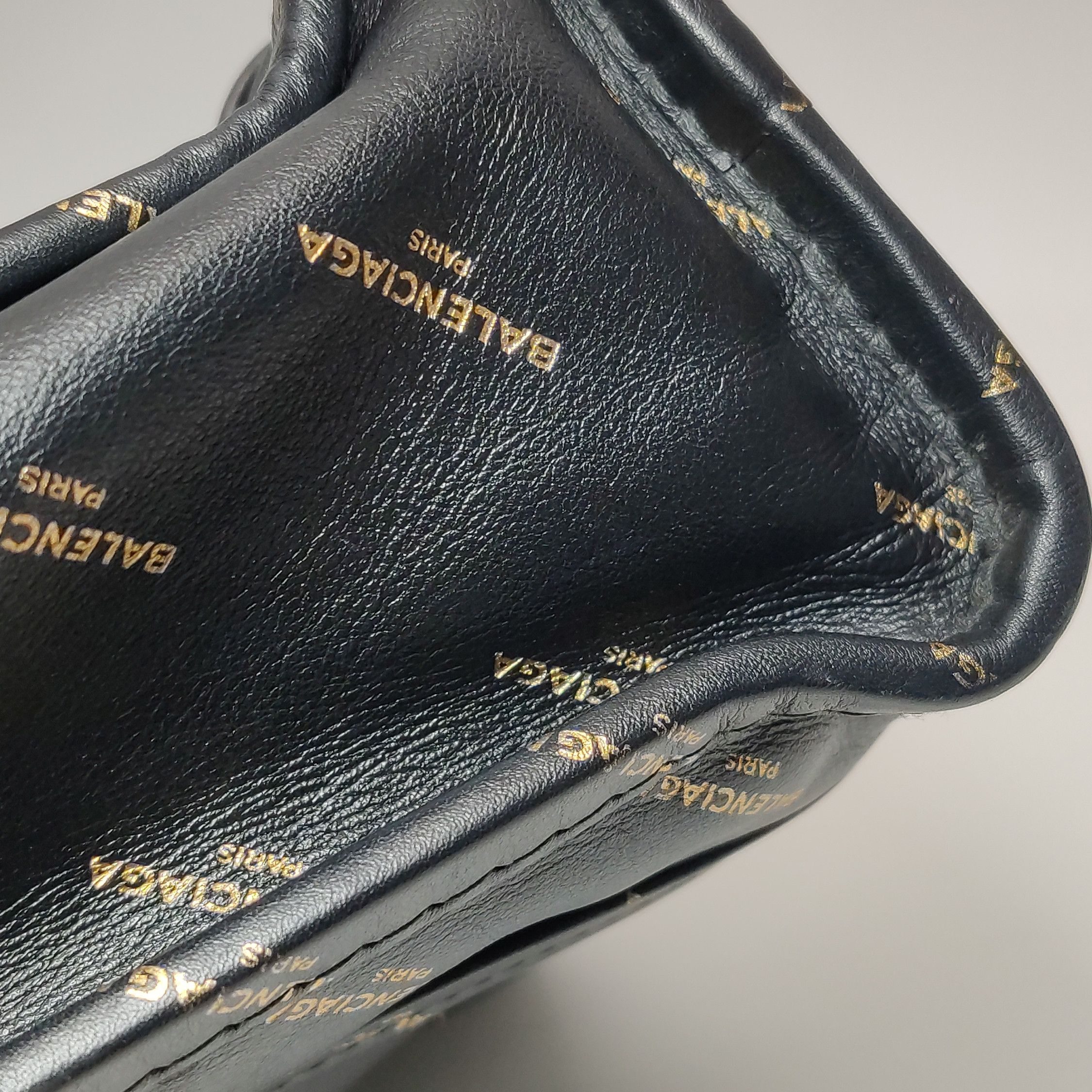 Balenciaga Balenciaga Women os Shoulder Bags Size ONE SIZE - 24 Thumbnail