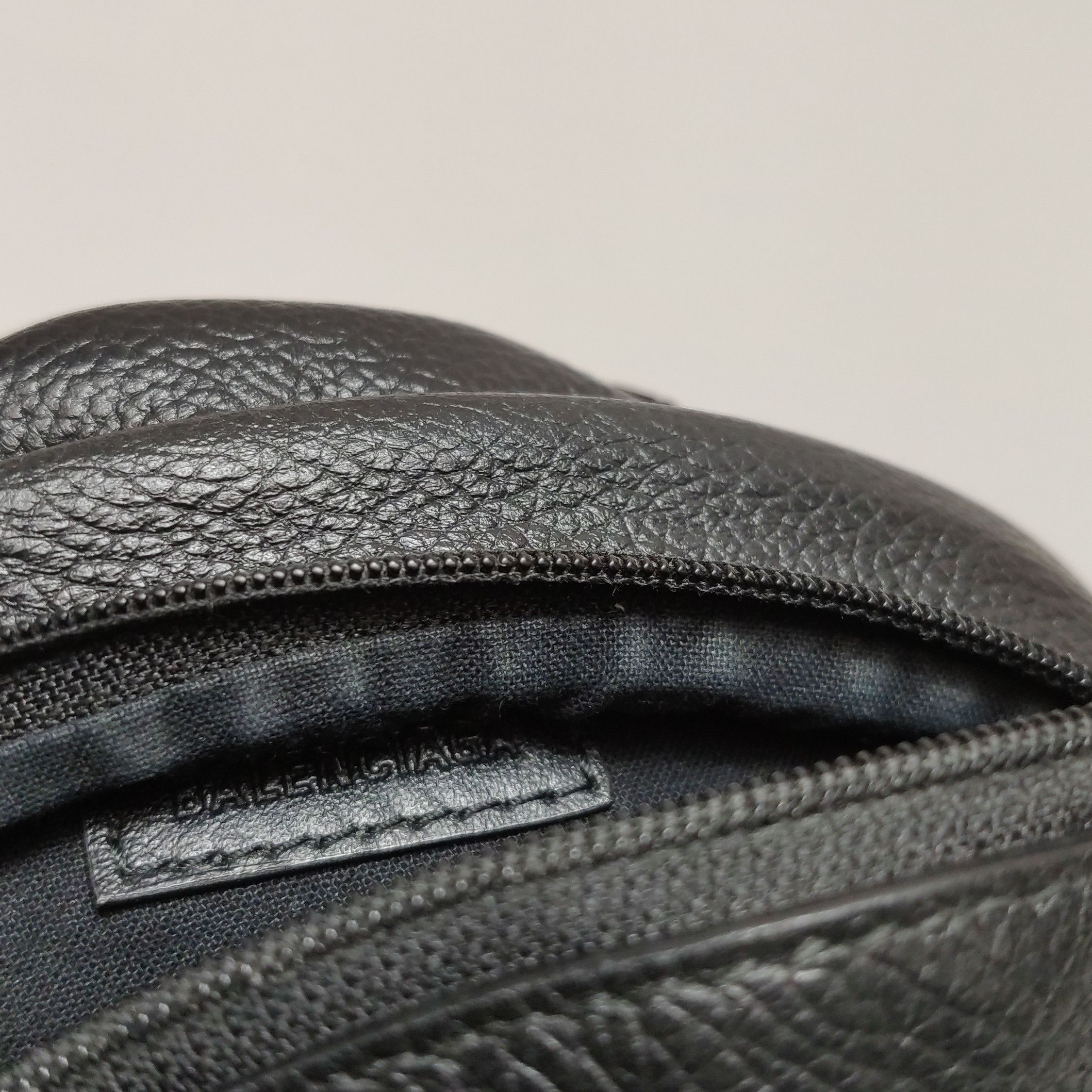 Balenciaga Balenciaga Women os Crossbody Bags Size ONE SIZE - 11 Thumbnail
