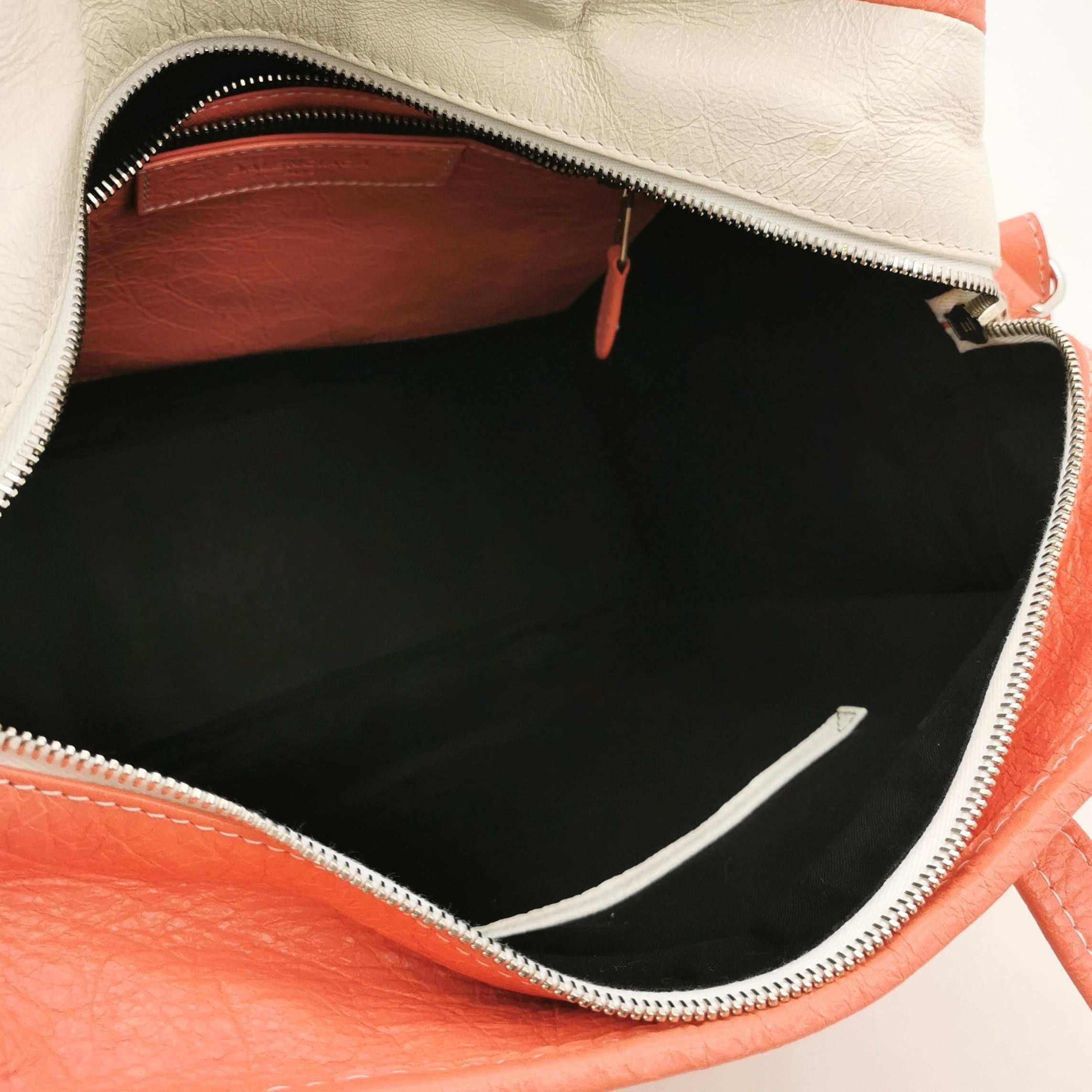 Balenciaga Balenciaga Women os Shoulder Bags Size ONE SIZE - 7 Thumbnail