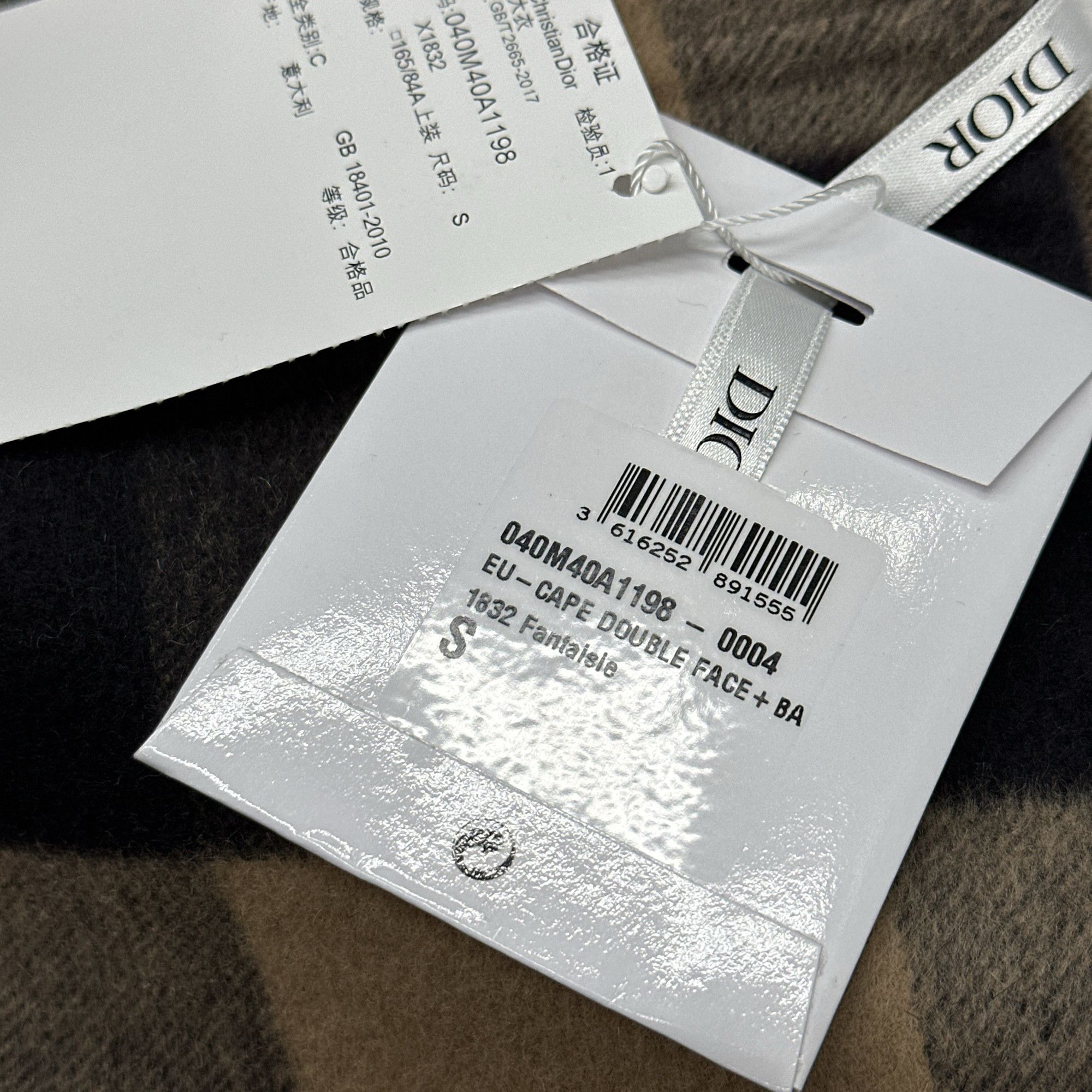 Dior Dior Check Logo Hooded Cape Size S Size US S / EU 44-46 / 1 - 4 Thumbnail