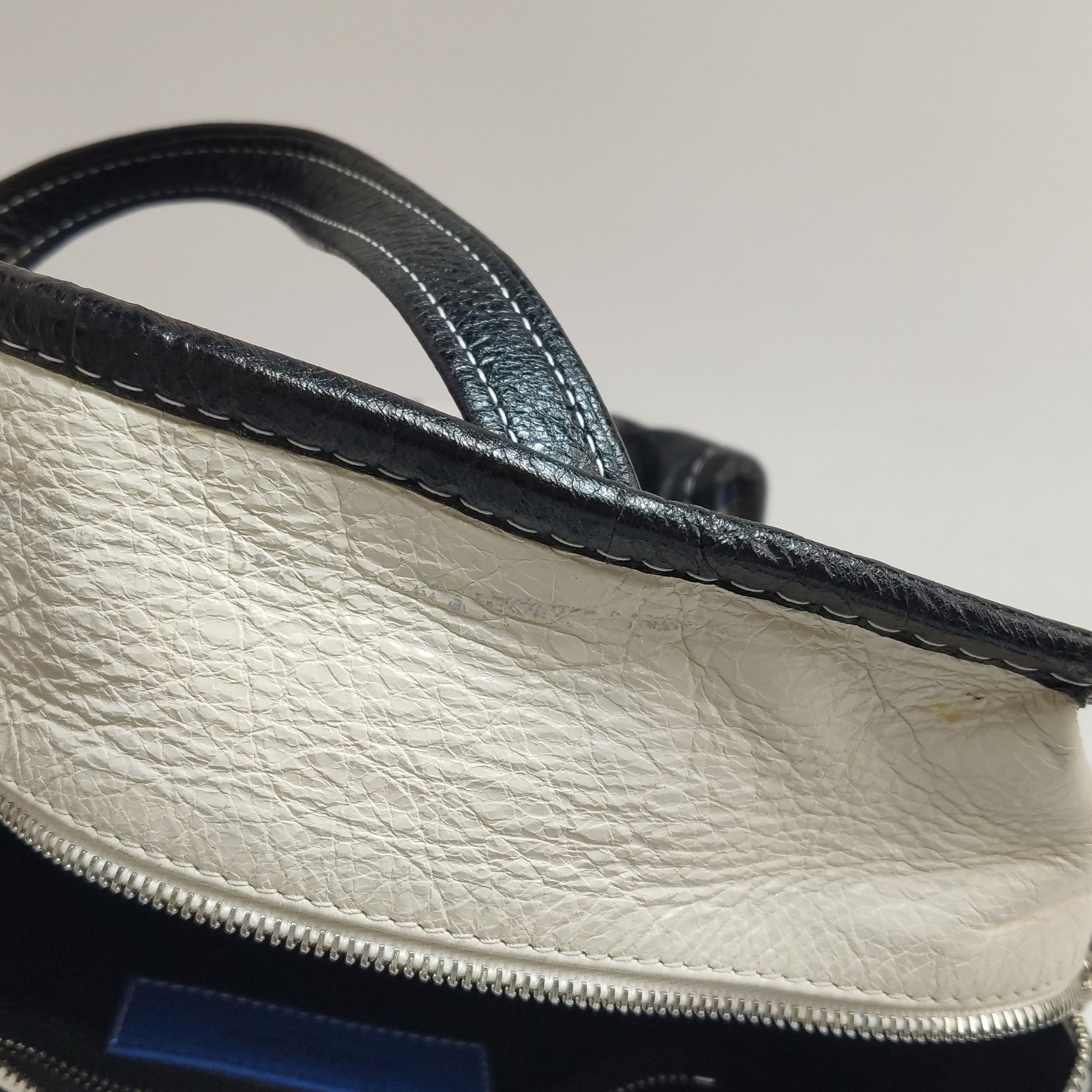 Balenciaga Balenciaga Women os Crossbody Bags Size ONE SIZE - 21 Thumbnail