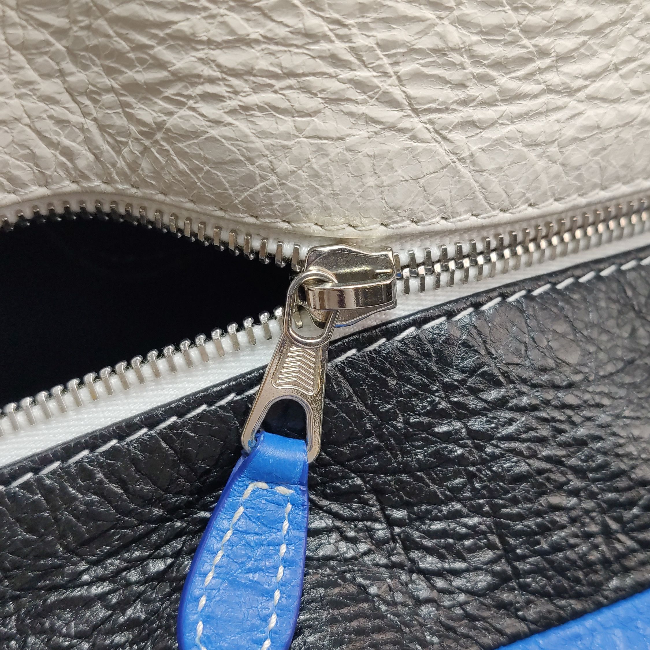 Balenciaga Balenciaga Women os Crossbody Bags Size ONE SIZE - 11 Thumbnail