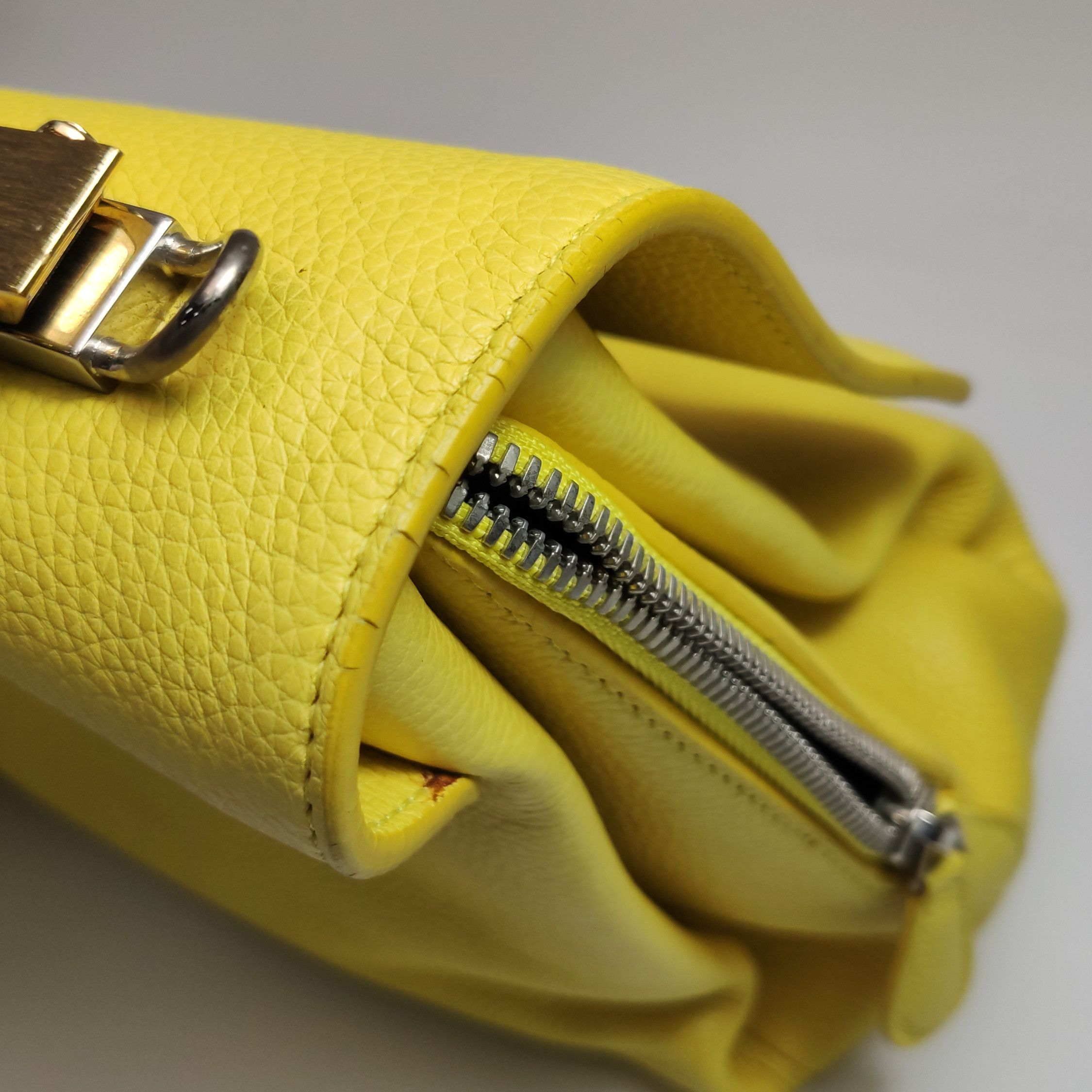 Balenciaga Balenciaga Women os Shoulder Bags Size ONE SIZE - 23 Thumbnail