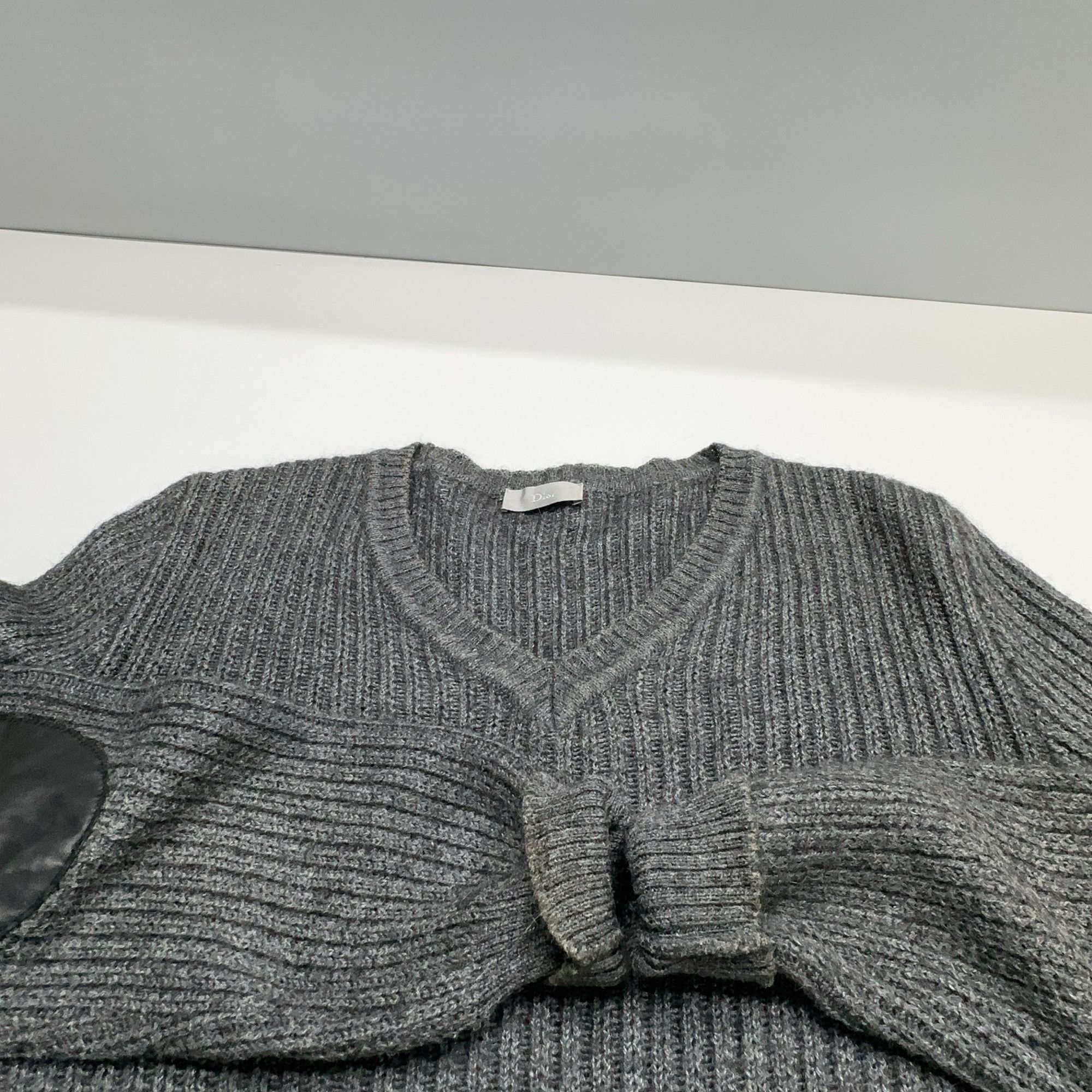 Dior Dior Elbow Patch V-Neck Sweater Size S Size US S / EU 44-46 / 1 - 7 Thumbnail