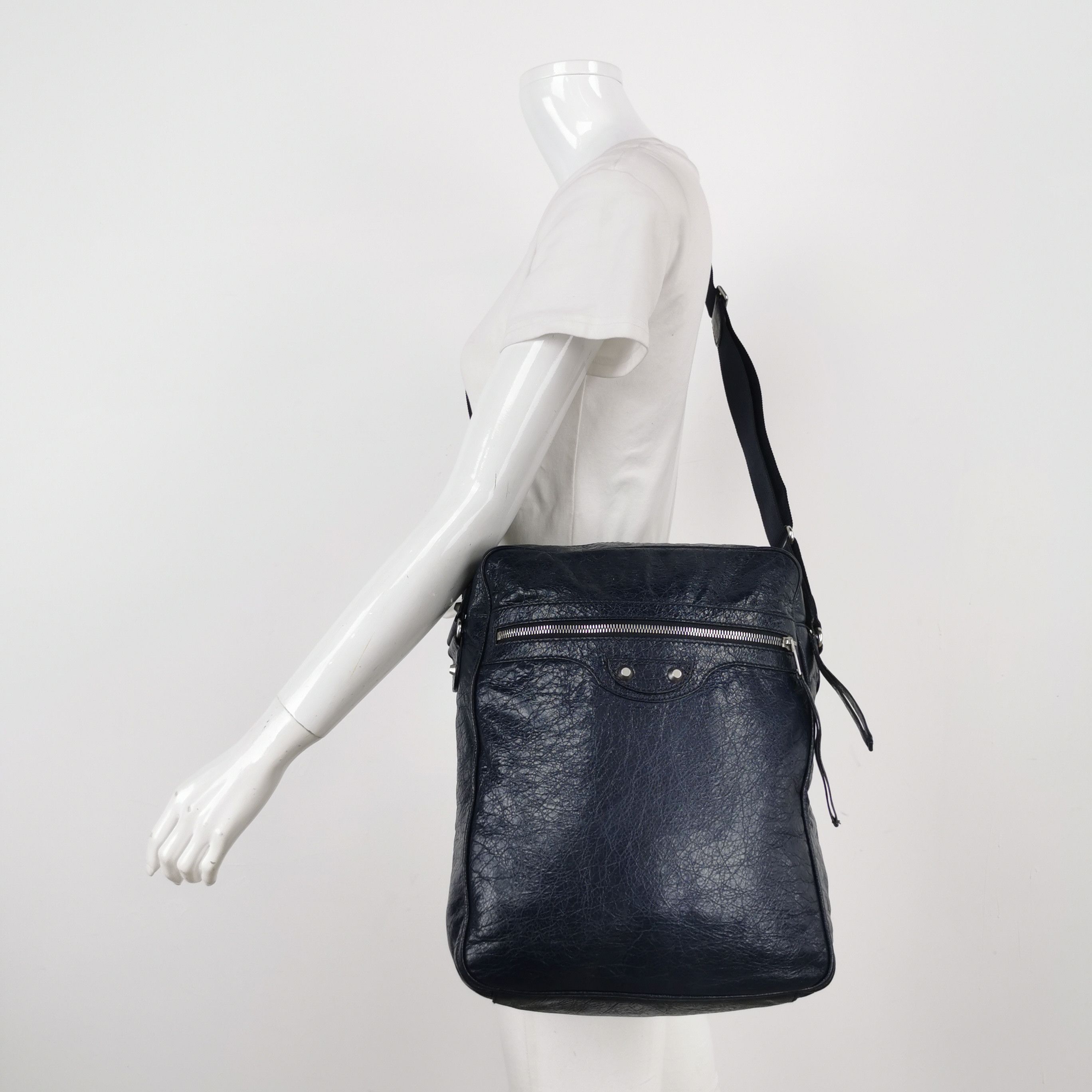 Balenciaga Balenciaga Women os Shoulder Bags Size ONE SIZE - 2 Thumbnail