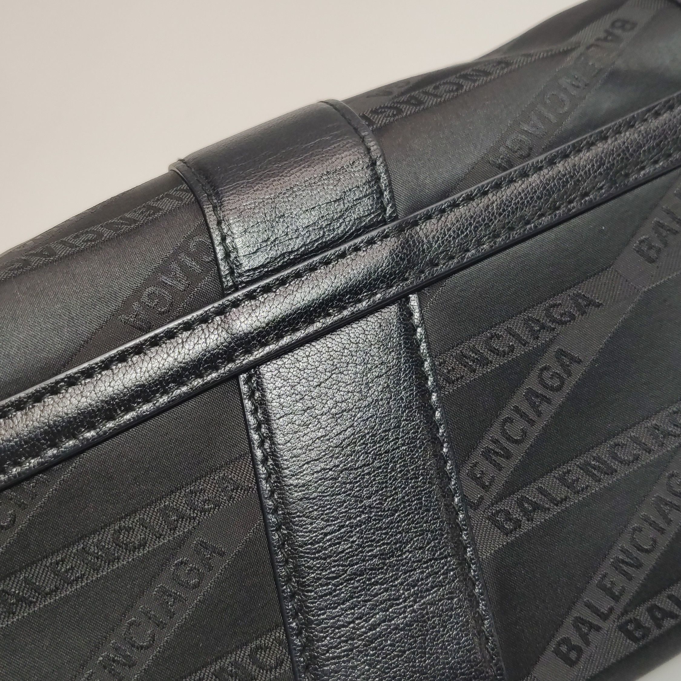 Balenciaga Balenciaga Women os Shoulder Bags Size ONE SIZE - 23 Thumbnail