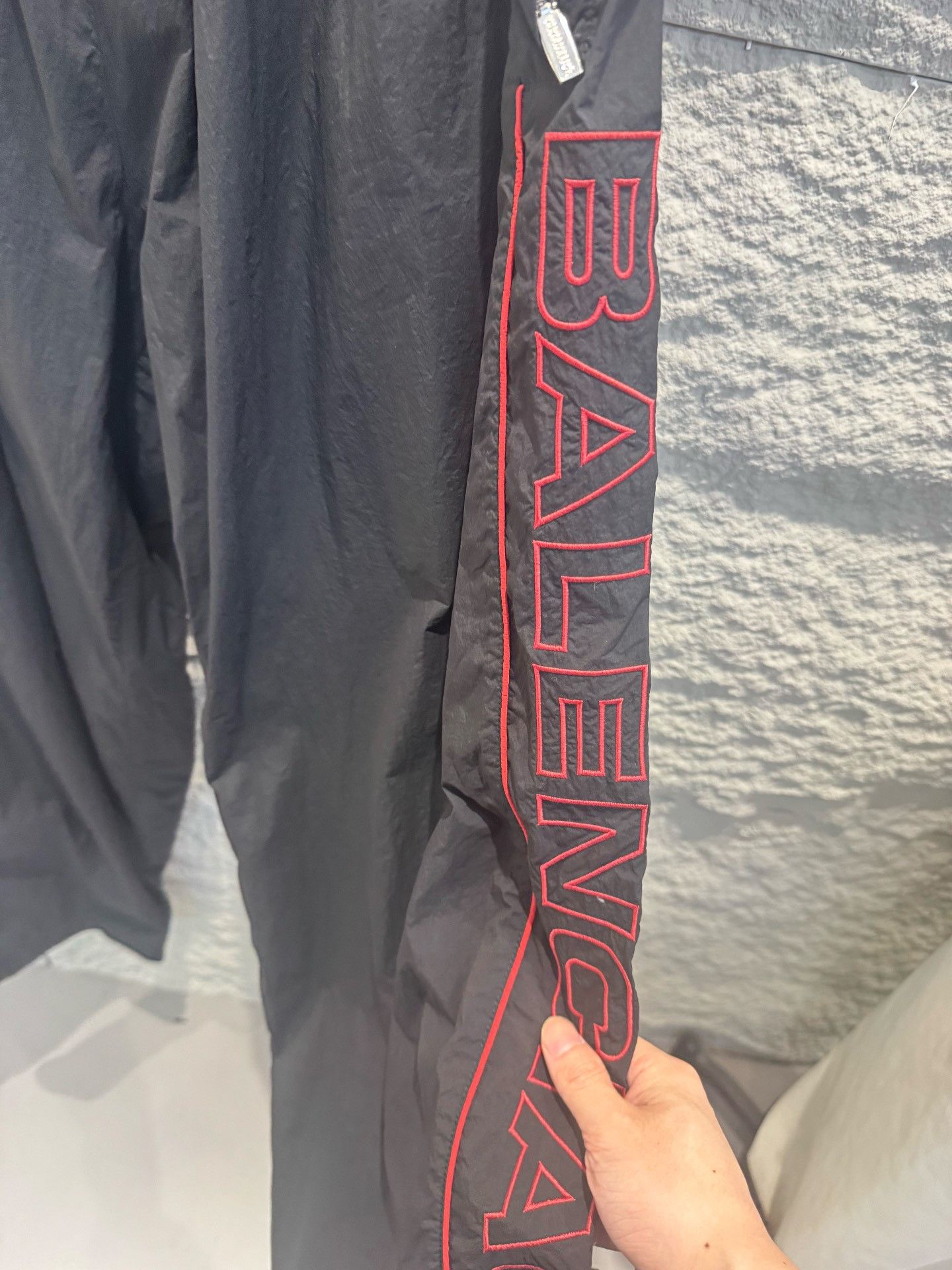 Balenciaga Balenciaga Red Logo Nylon Sweatpants Black Size S Size US 30 / EU 46 - 3 Thumbnail