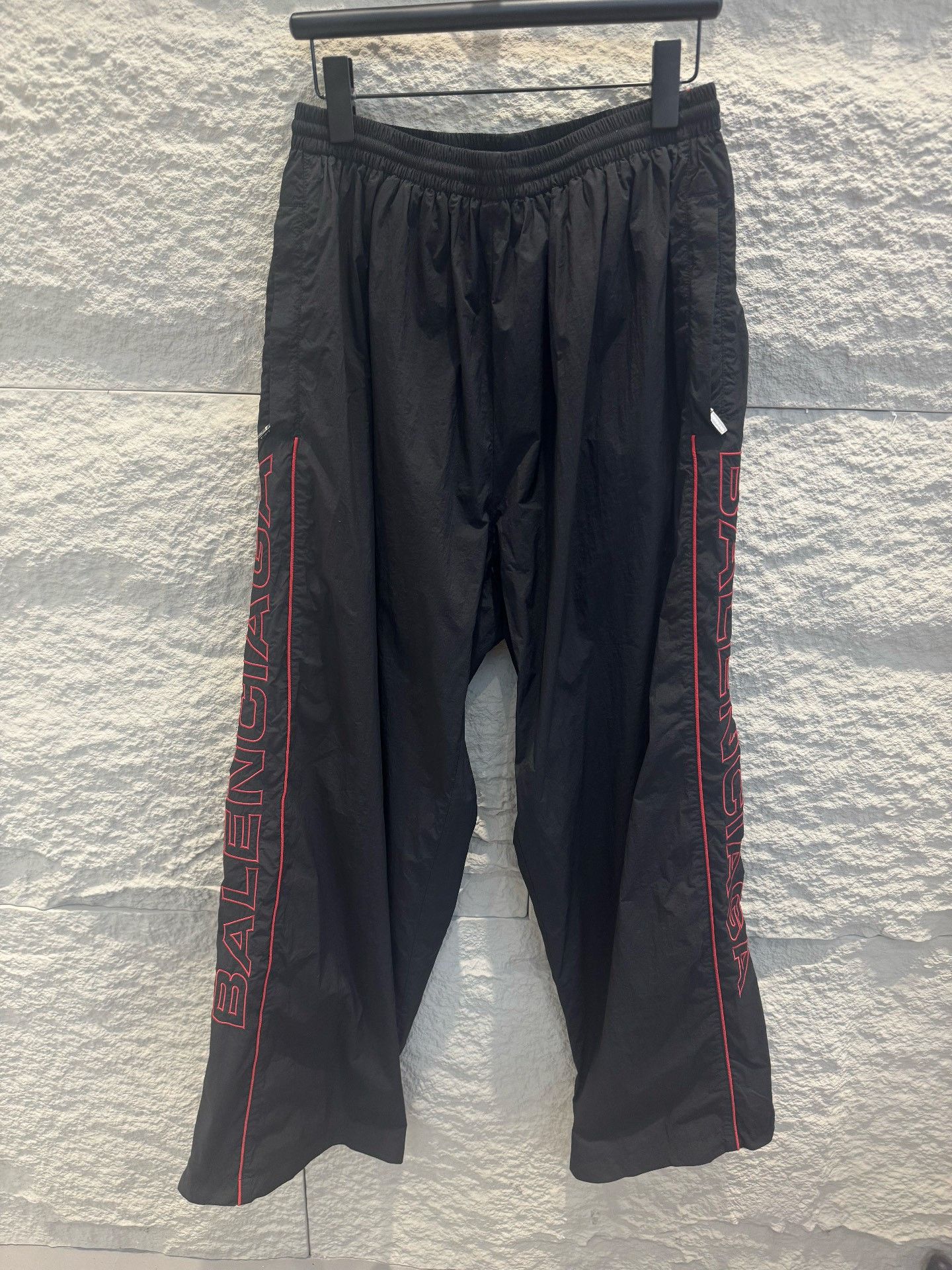 Balenciaga Balenciaga Red Logo Nylon Sweatpants Black Size S Size US 30 / EU 46 - 2 Thumbnail