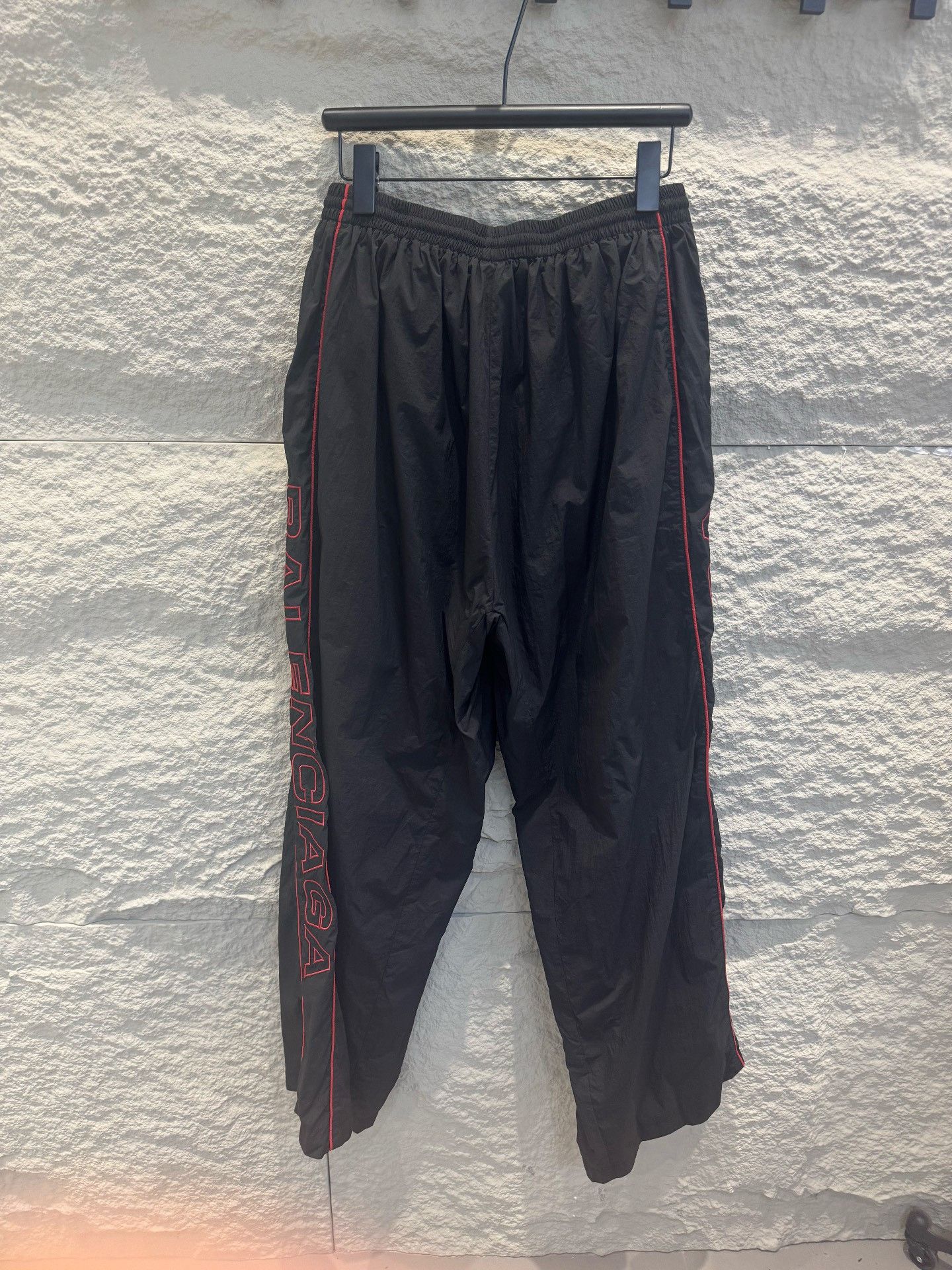 Balenciaga Balenciaga Red Logo Nylon Sweatpants Black Size S Size US 30 / EU 46 - 6 Thumbnail