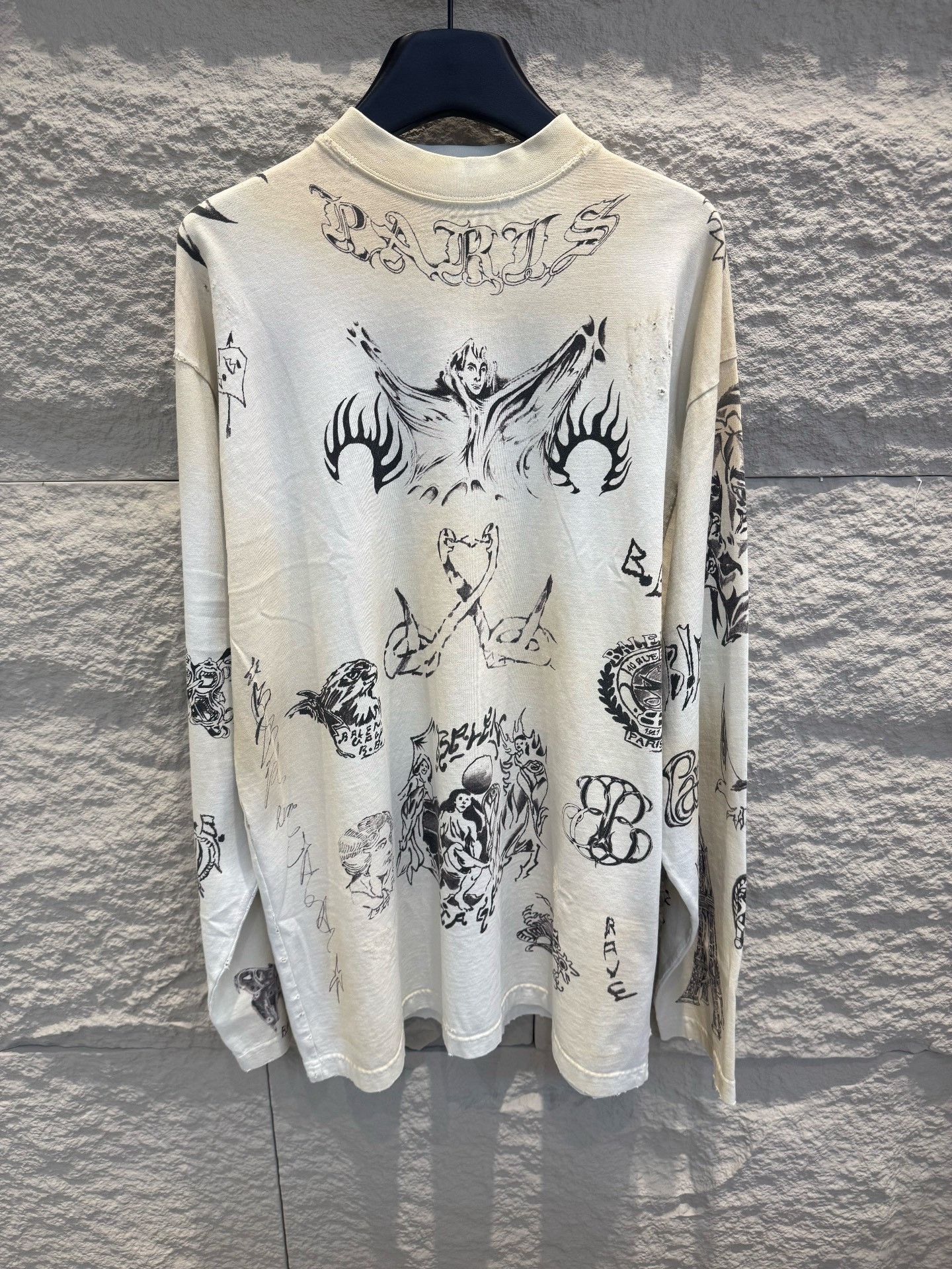 Balenciaga Balenciaga Graphic Print Long Sleeve T-Shirt Size S Size US S / EU 44-46 / 1 - 2 Thumbnail