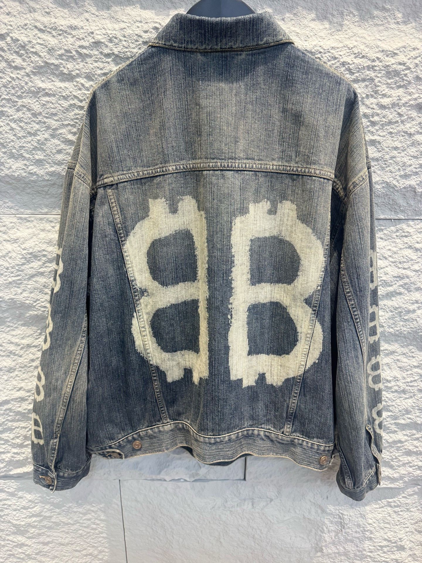Balenciaga Balenciaga Bitcoin Logo Denim Jacket Size S Size US S / EU 44-46 / 1 - 4 Thumbnail