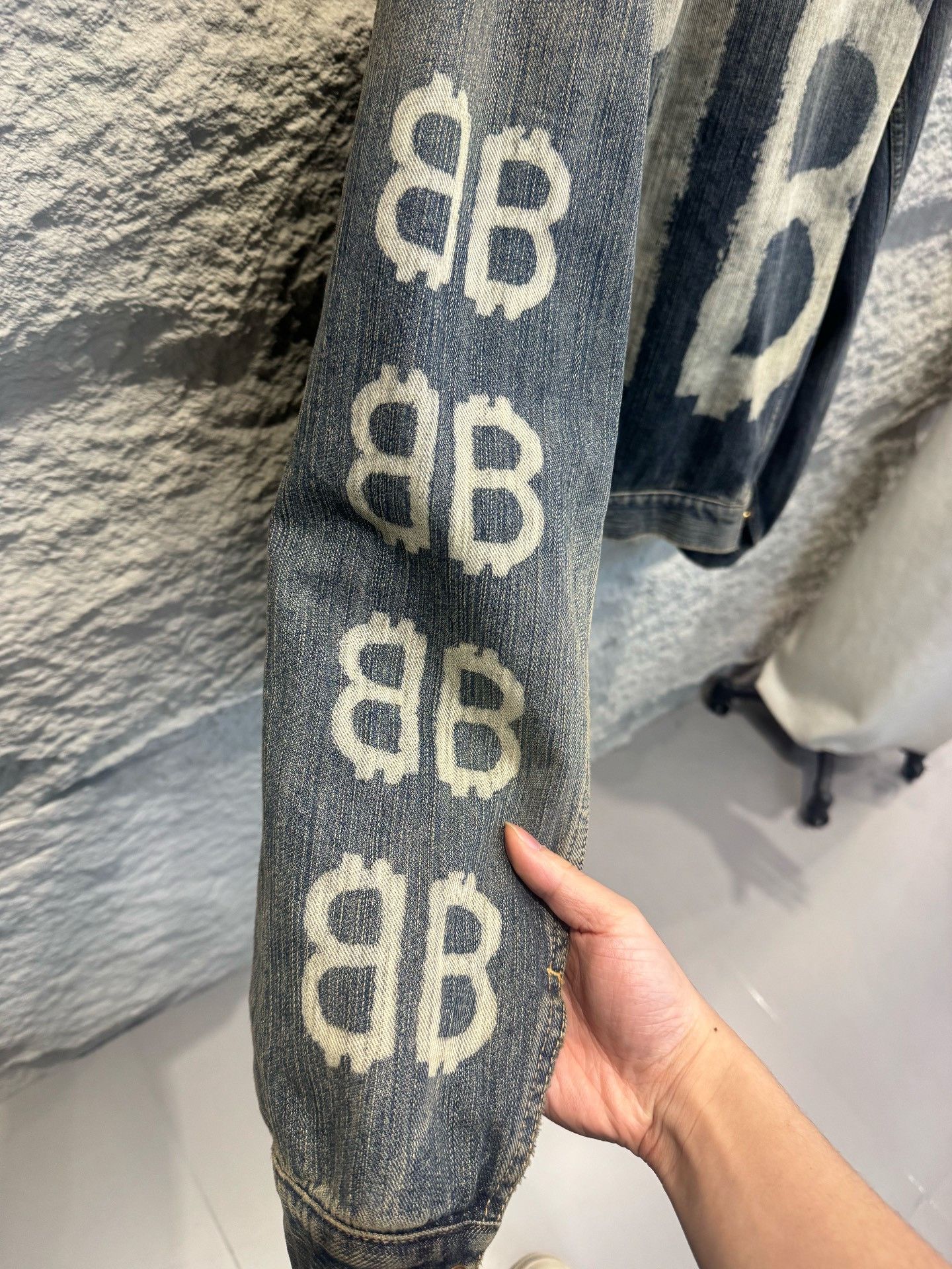Balenciaga Balenciaga Bitcoin Logo Denim Jacket Size S Size US S / EU 44-46 / 1 - 5 Thumbnail