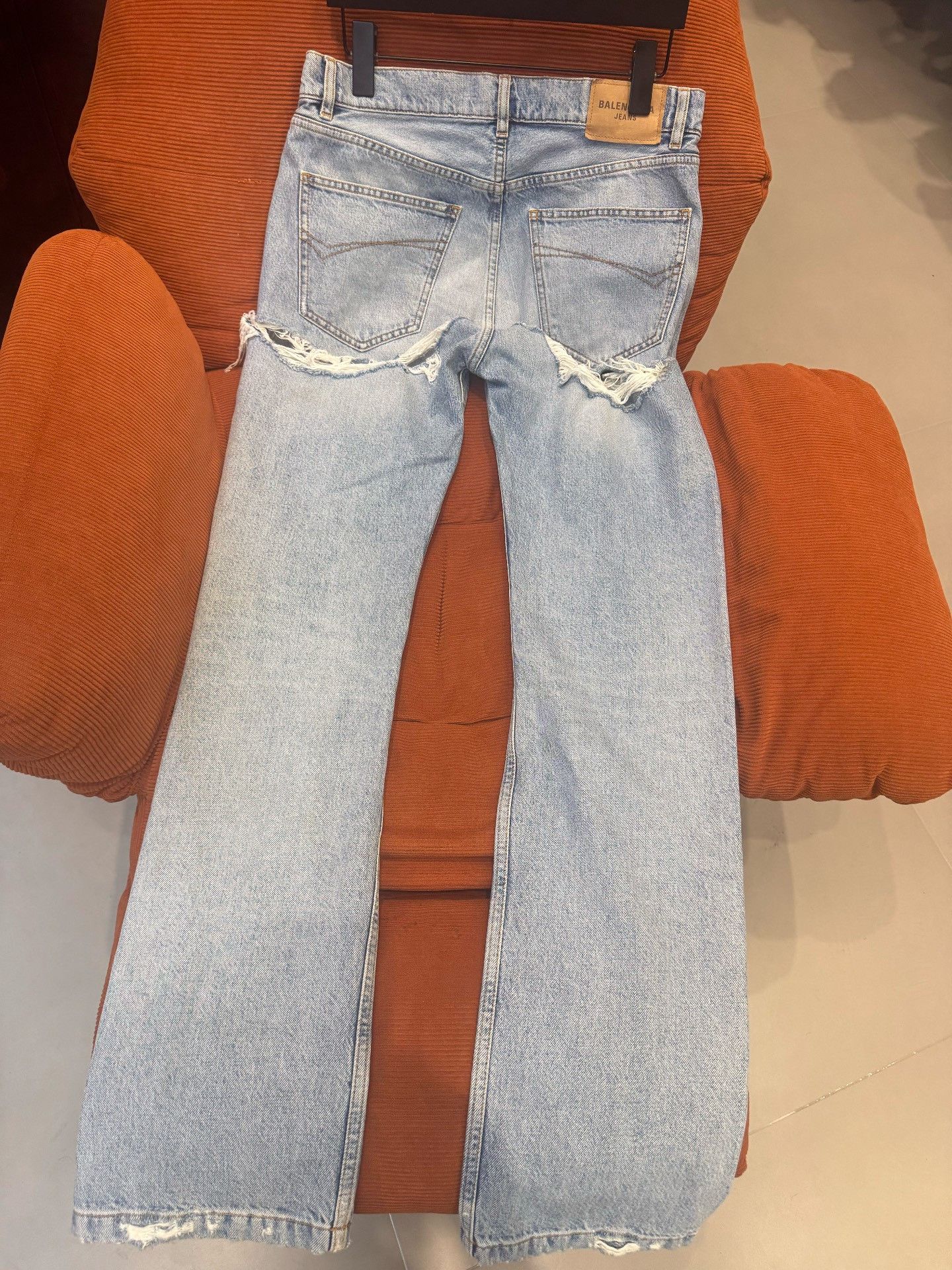 Balenciaga Balenciaga Distressed Denim Jeans Size 26 Size US 26 / EU 42 - 4 Thumbnail