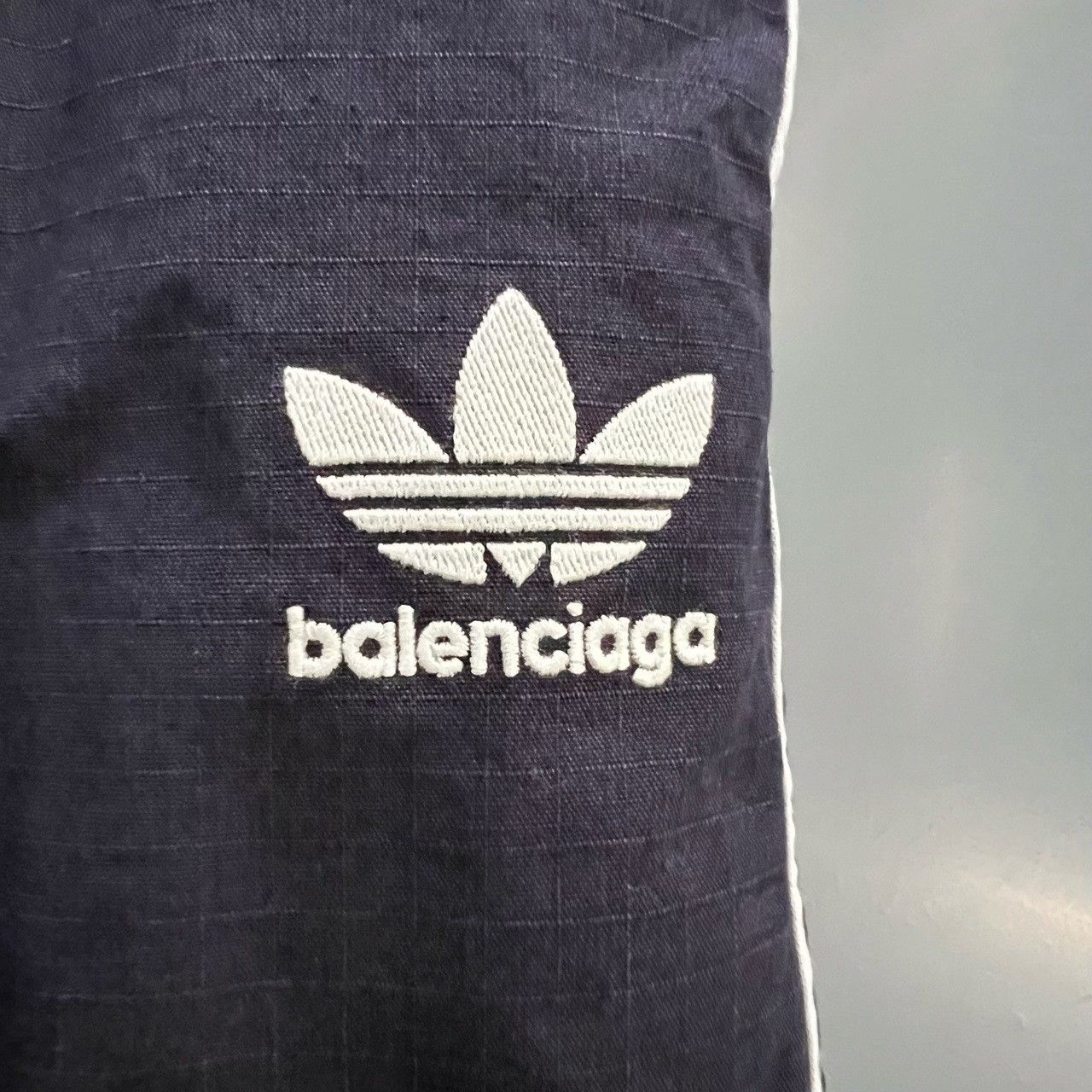 Balenciaga Balenciaga x Adidas Logo Stripe Shorts Size L Size US 34 / EU 50 - 4 Thumbnail