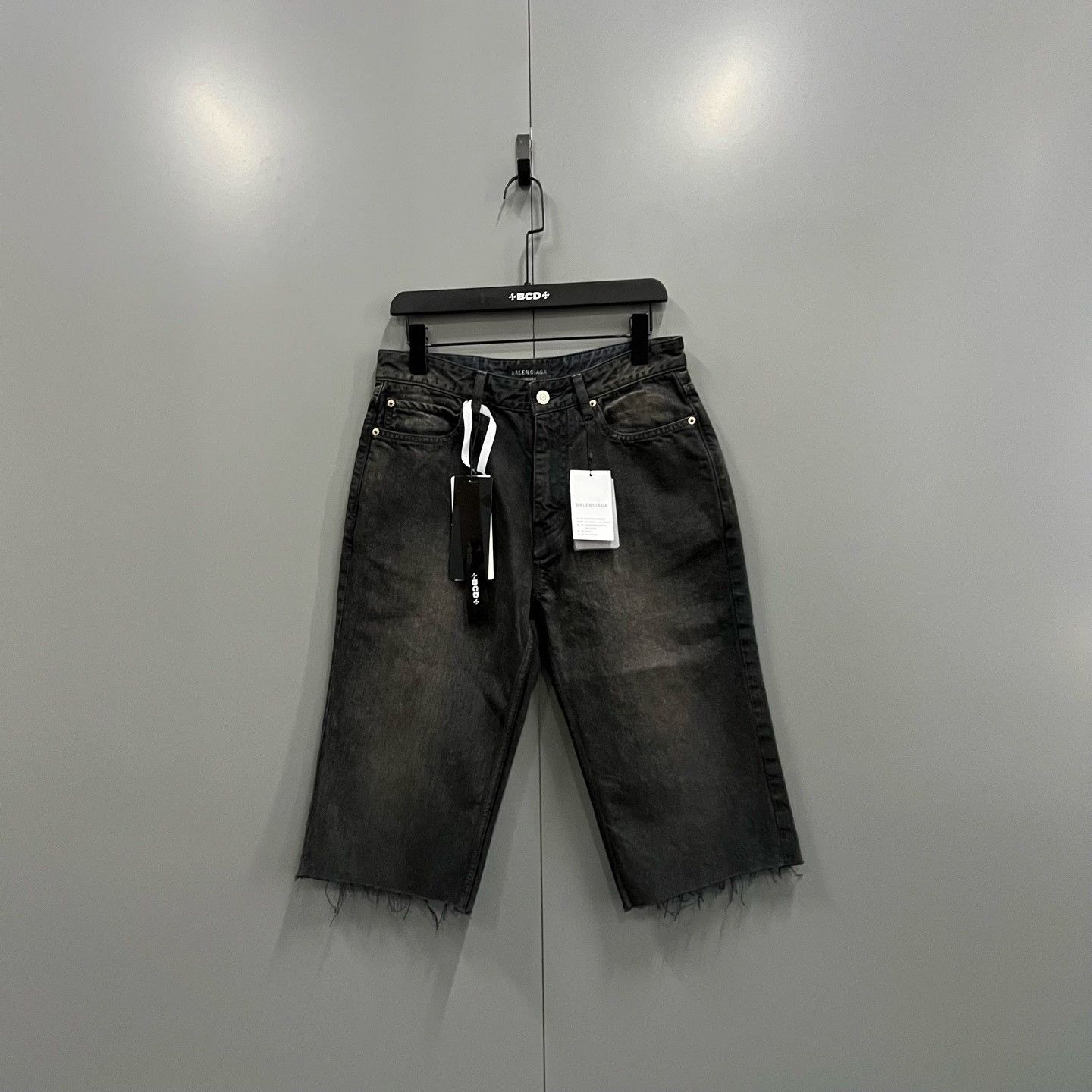 Balenciaga Balenciaga Washed Distressed Denim Shorts Size M Size US 32 / EU 48 - 2 Thumbnail