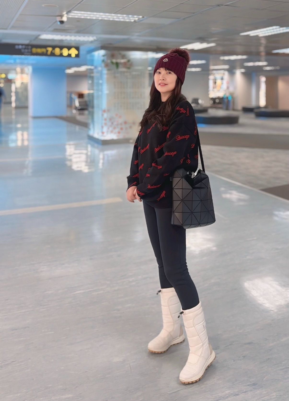 Balenciaga Balenciaga All-Over Logo Knit Sweater Size M Size US M / EU 48-50 / 2 - 9 Thumbnail