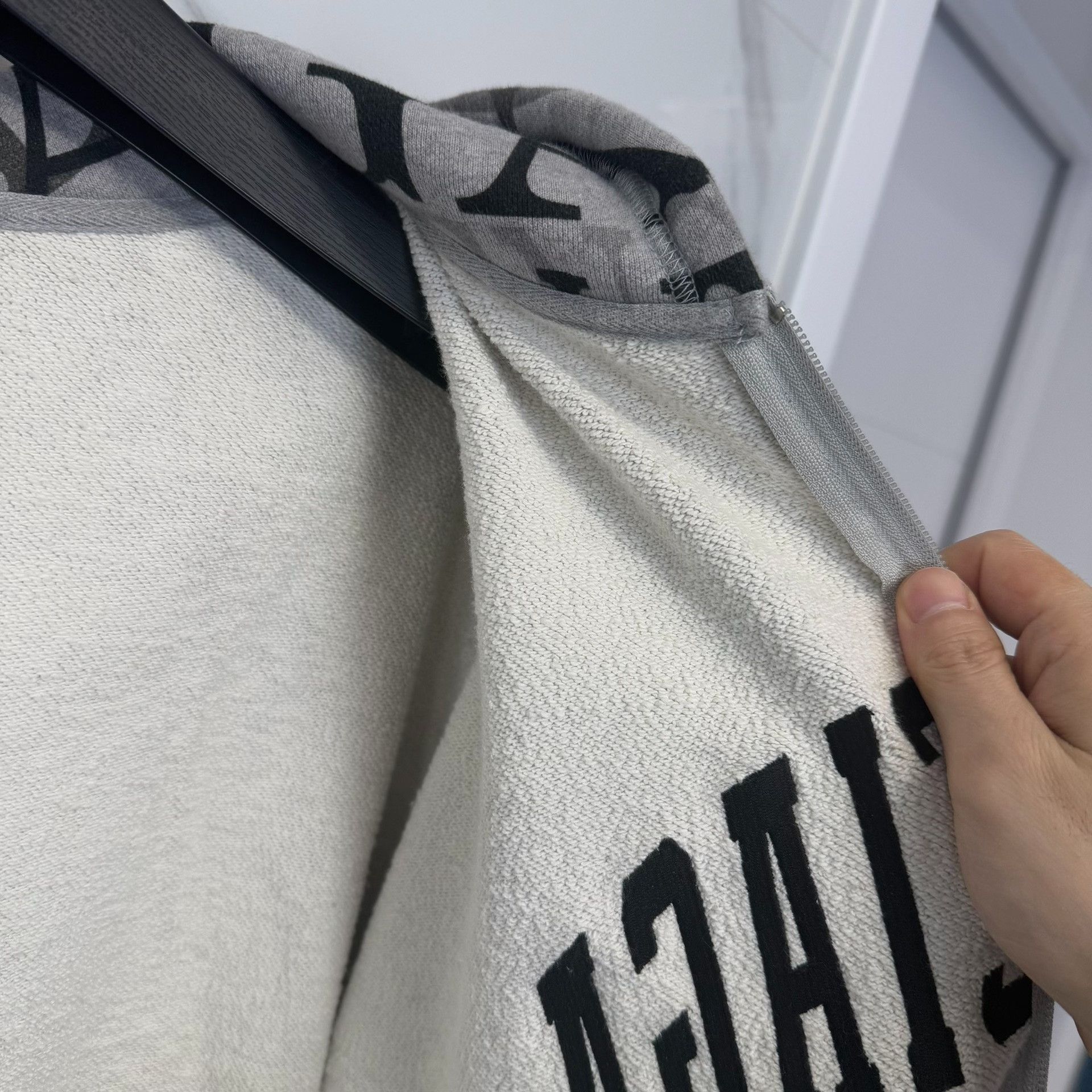 Balenciaga Balenciaga Graffiti Logo Zip-Up Hoodie Size XXS Size US XXS / EU 40 - 8 Thumbnail