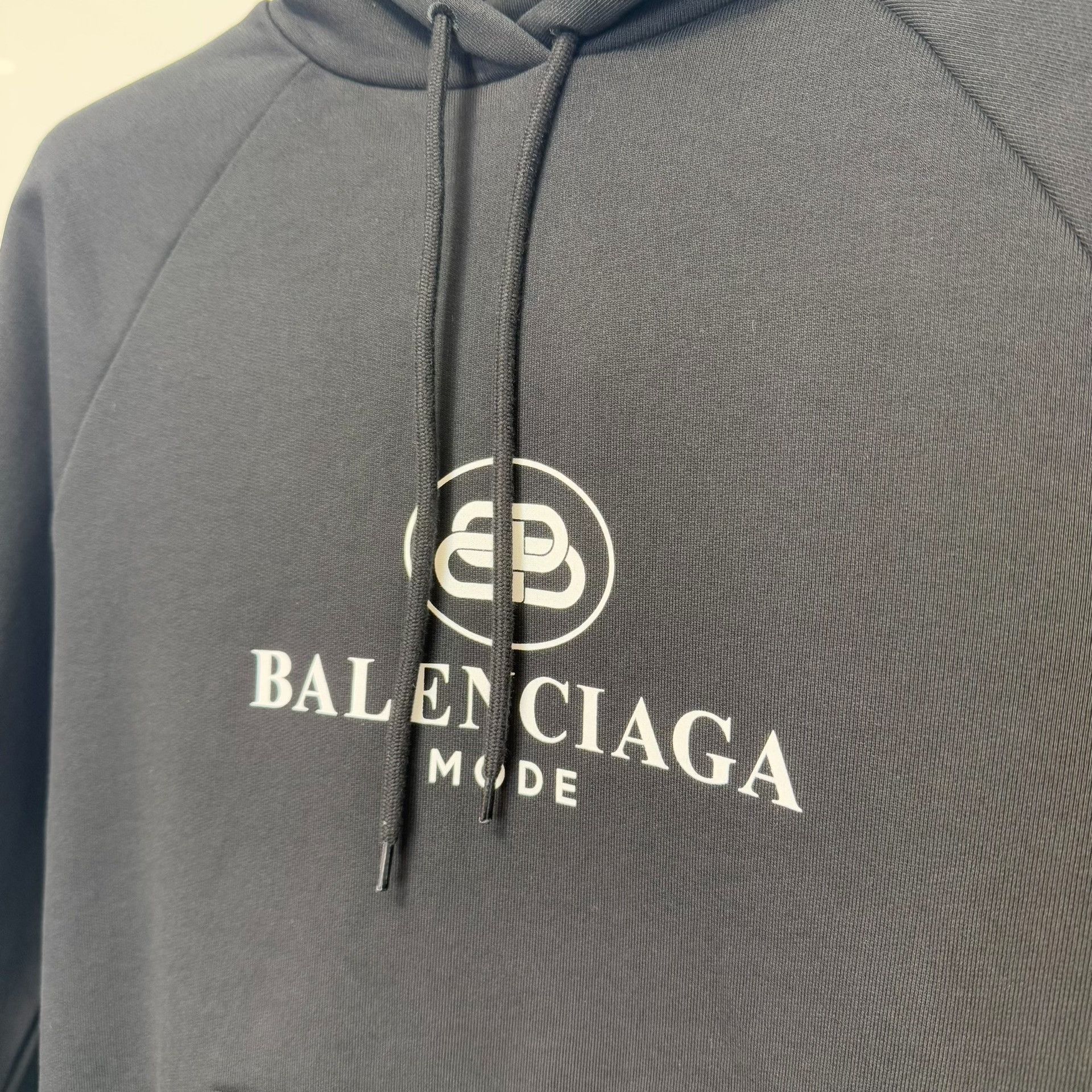 Balenciaga Balenciaga Mode Logo Hoodie Size S Size US S / EU 44-46 / 1 - 7 Thumbnail