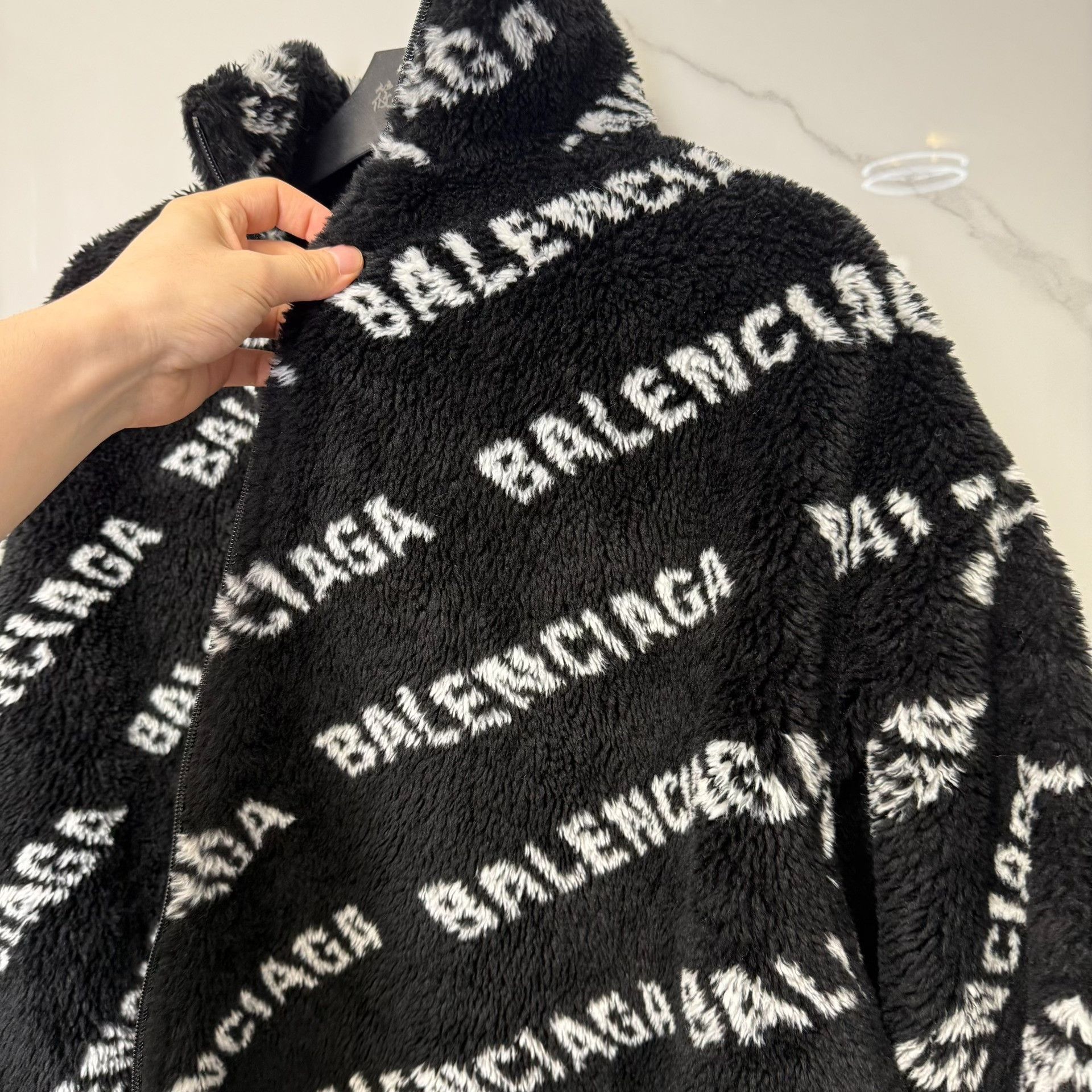 Balenciaga Balenciaga All-Over Logo Fleece Jacket Size 36 Size XS / US 0-2 / IT 36-38 - 9 Thumbnail