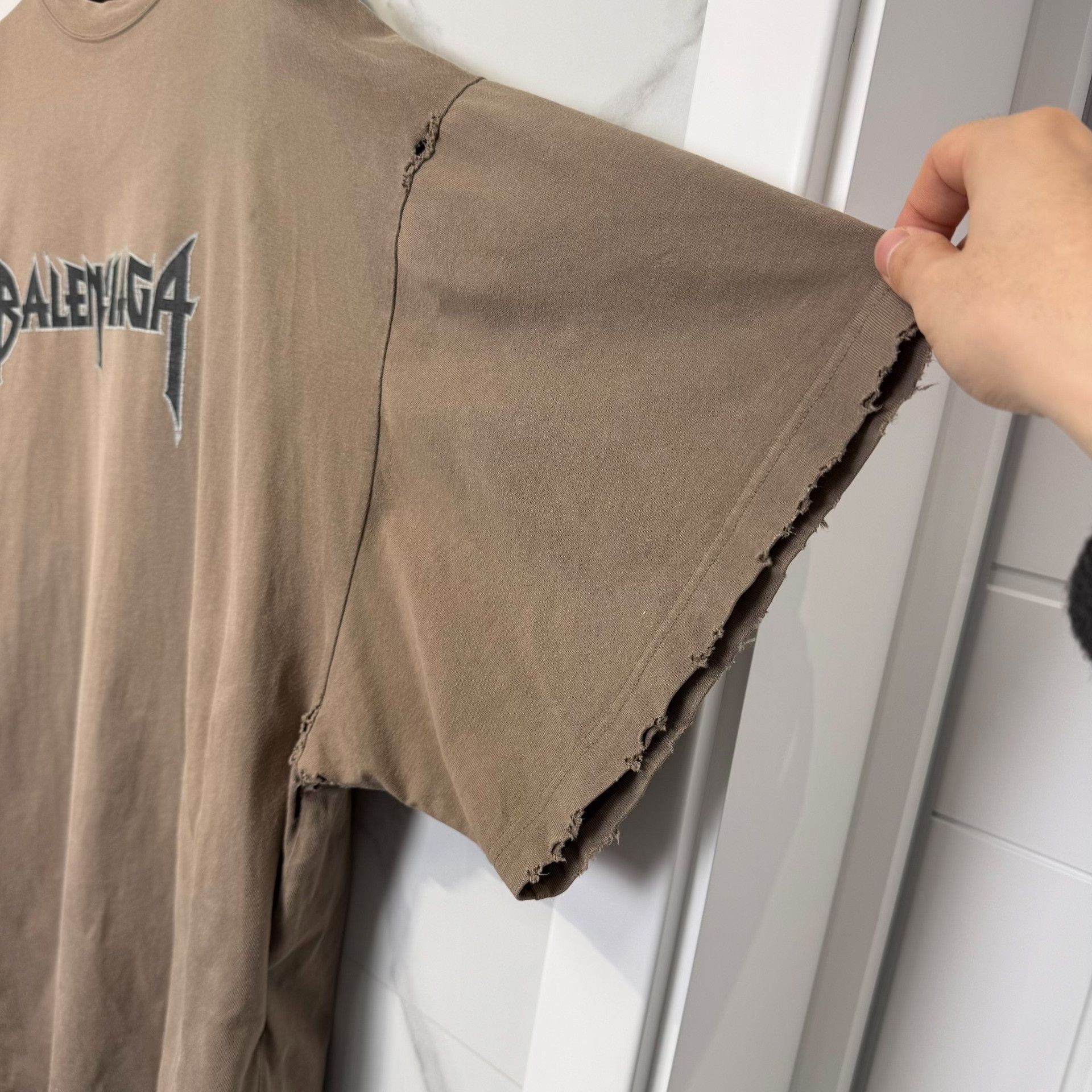 Balenciaga Balenciaga Metal Logo Distressed T-Shirt Size 5 Size US XXL / EU 58 / 5 - 7 Thumbnail