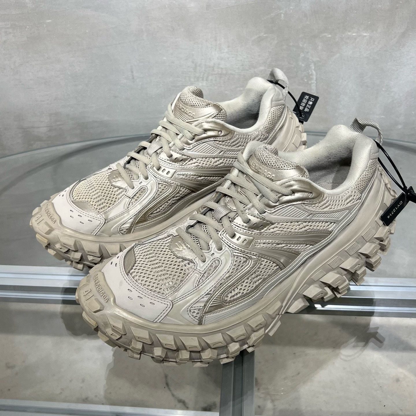 Balenciaga Balenciaga Defender Sneakers Beige Size 8 Size US 8 / EU 41 - 2 Thumbnail