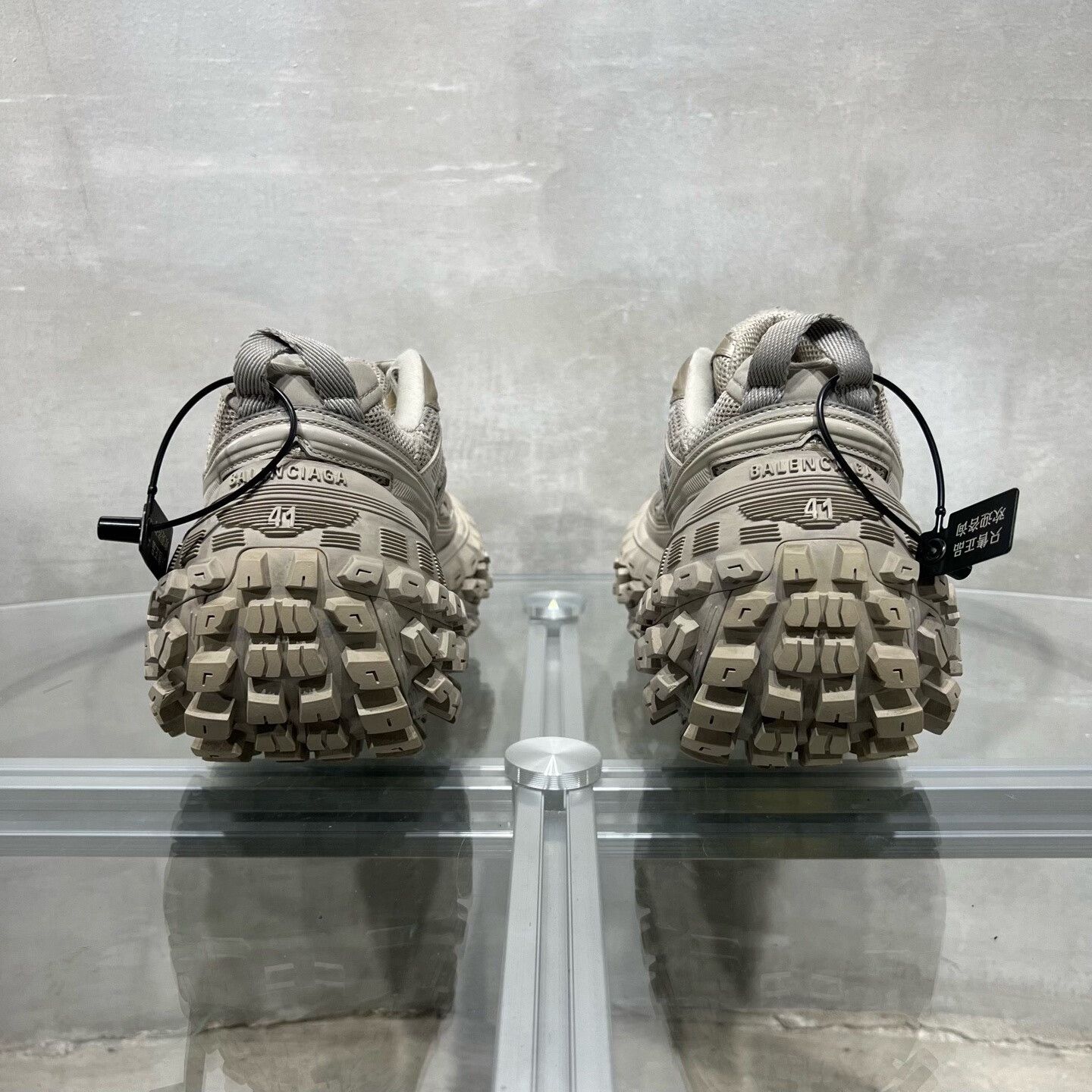 Balenciaga Balenciaga Defender Sneakers Beige Size 8 Size US 8 / EU 41 - 7 Thumbnail