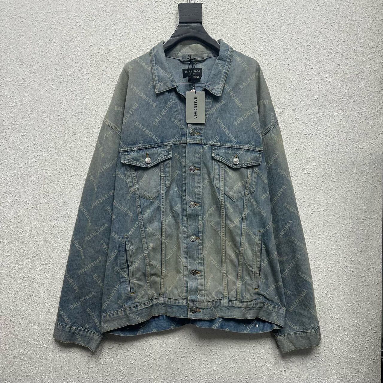 Balenciaga Balenciaga All-over Logo Denim Jacket Size M Size US M / EU 48-50 / 2 - 2 Thumbnail