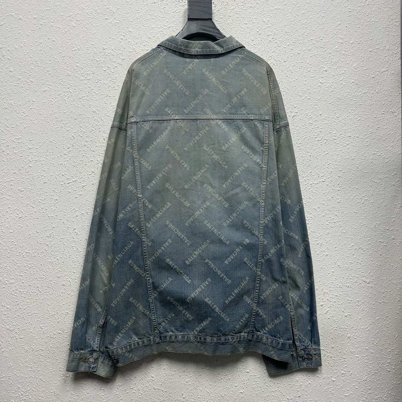 Balenciaga Balenciaga All-over Logo Denim Jacket Size M Size US M / EU 48-50 / 2 - 3 Thumbnail