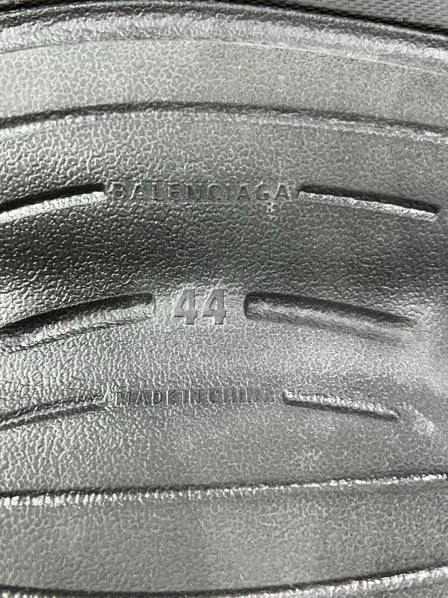 Balenciaga Balenciaga HD Rubber Sneakers Size 44 Size US 11 / EU 44 - 9 Thumbnail