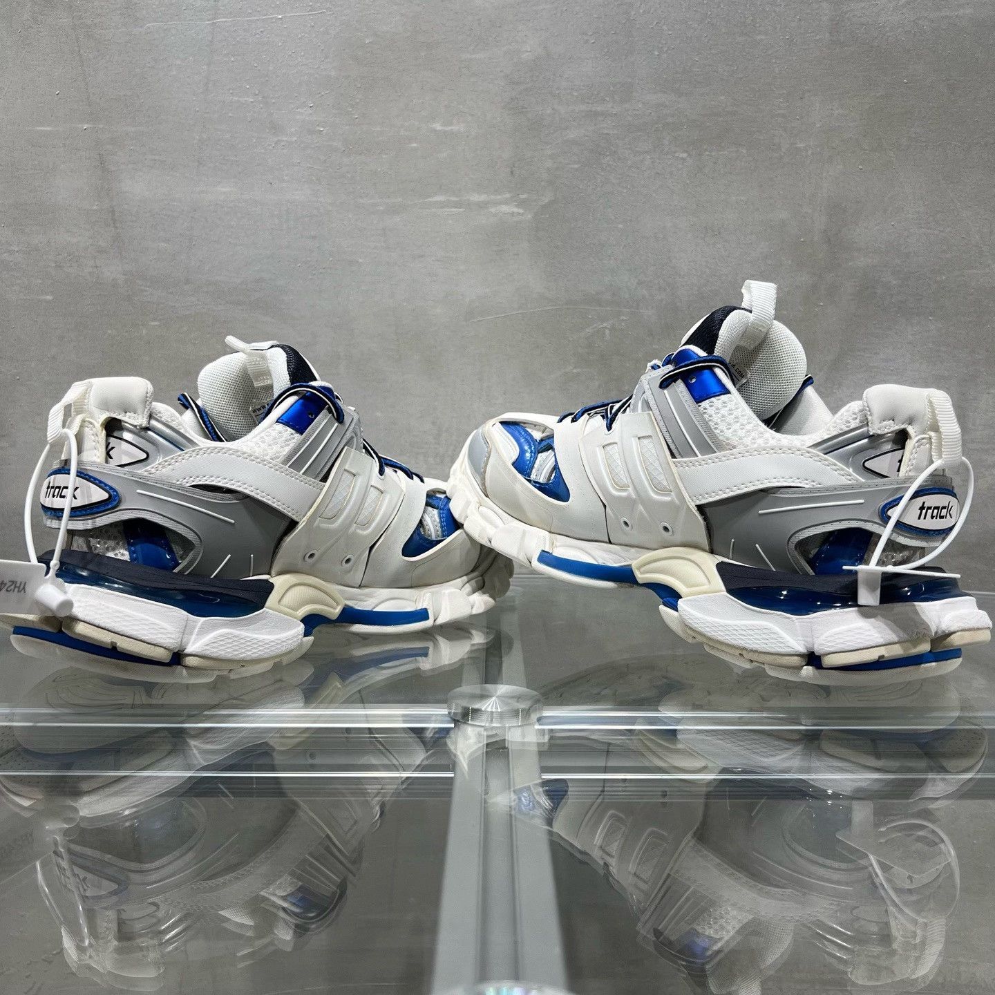 Balenciaga Balenciaga Track Sneakers White Blue Size 6 Size US 6 / EU 39 - 6 Thumbnail