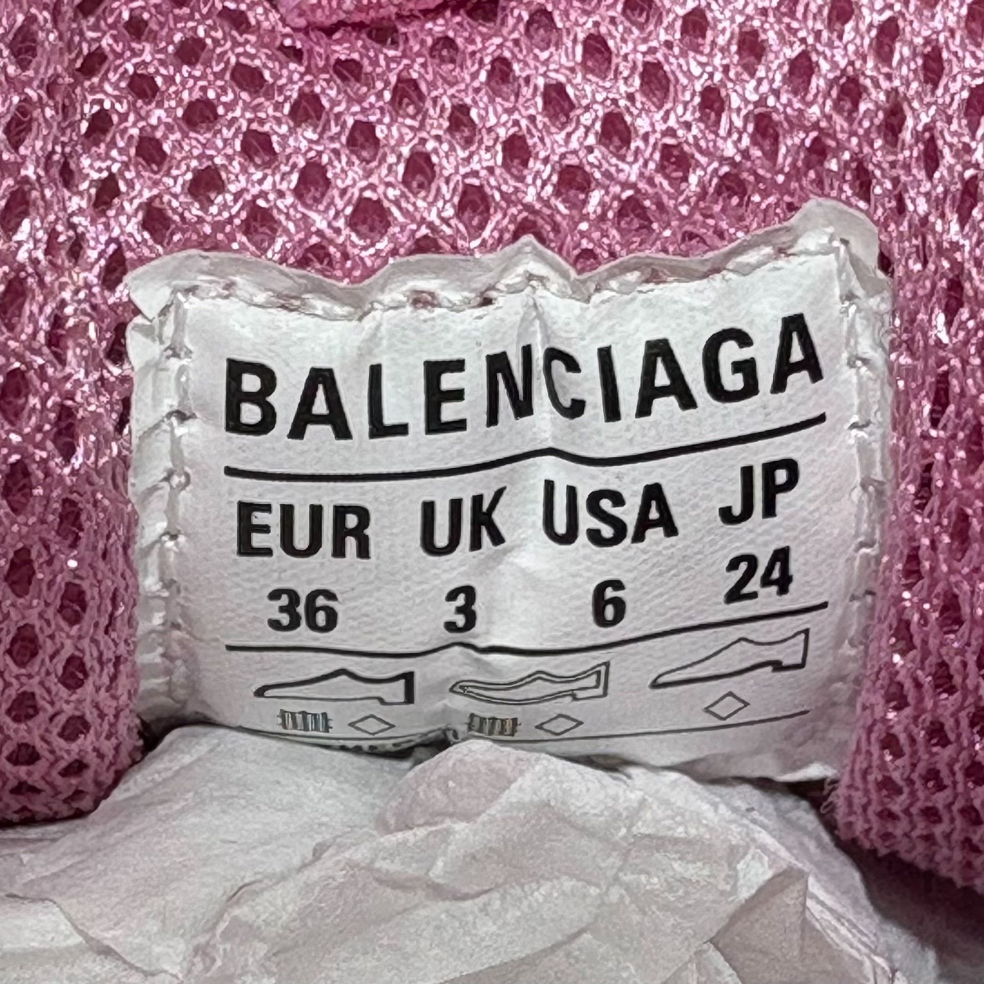 Balenciaga Balenciaga Pink Triple S Sneakers Size 36 Size US 6 / IT 36 - 9 Thumbnail