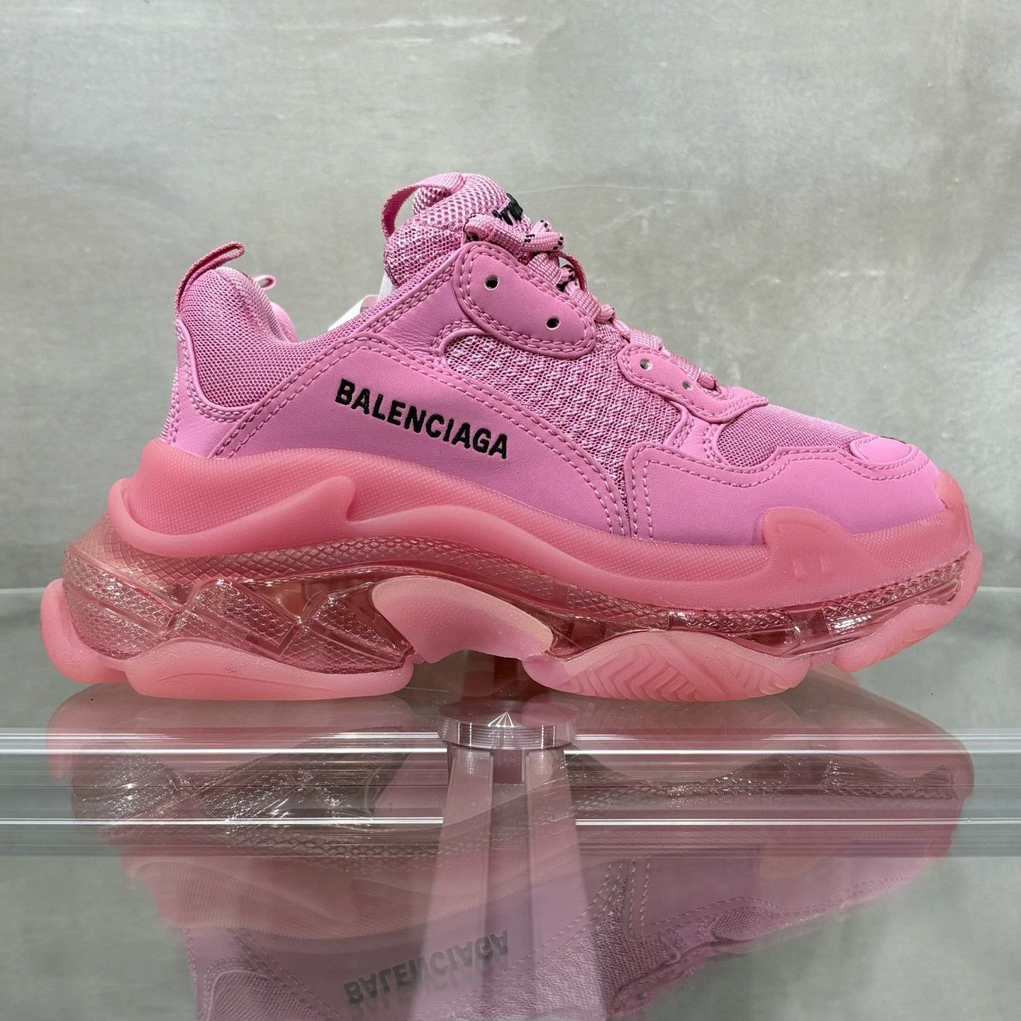 Balenciaga Balenciaga Pink Triple S Sneakers Size 36 Size US 6 / IT 36 - 5 Thumbnail