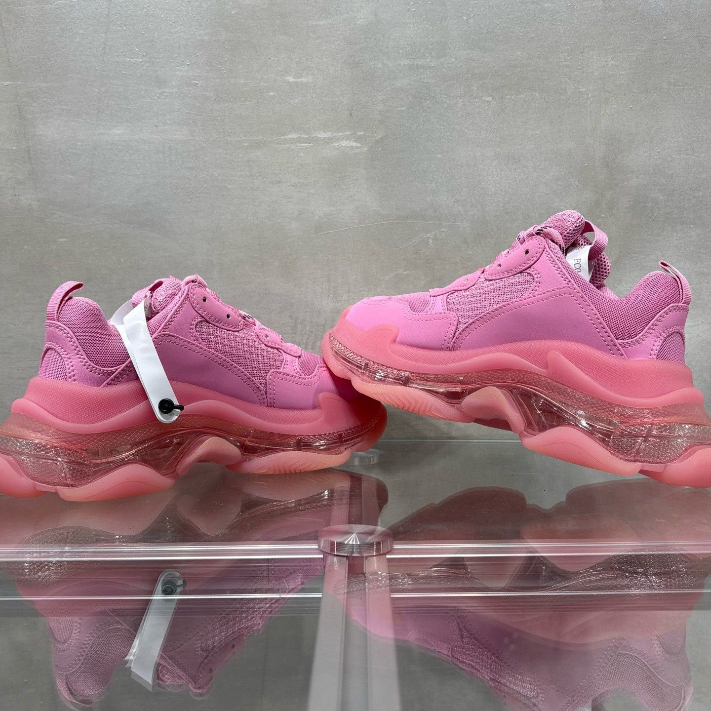Balenciaga Balenciaga Pink Triple S Sneakers Size 36 Size US 6 / IT 36 - 6 Thumbnail