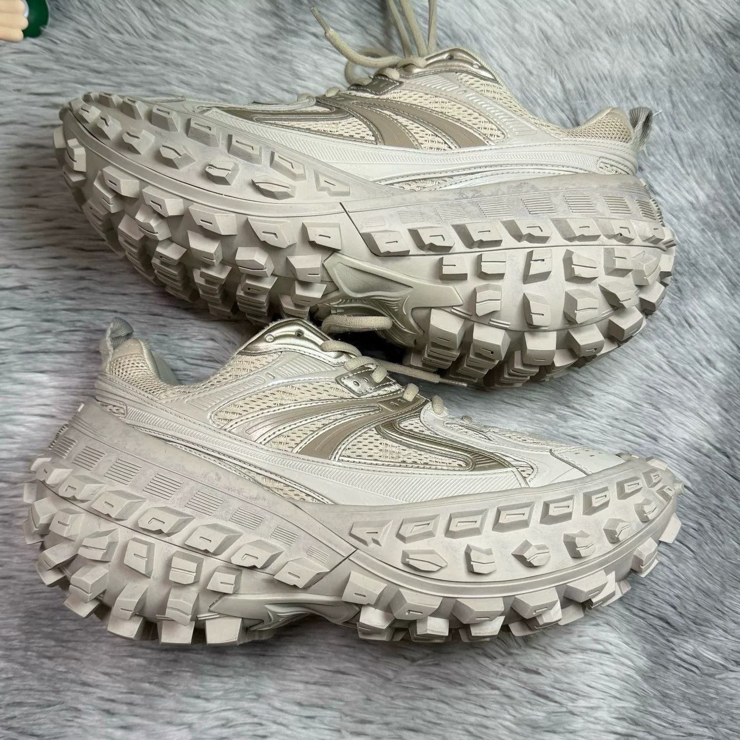 Balenciaga Balenciaga Defender Sneakers Beige Size 9 Size US 9 / EU 42 - 4 Thumbnail