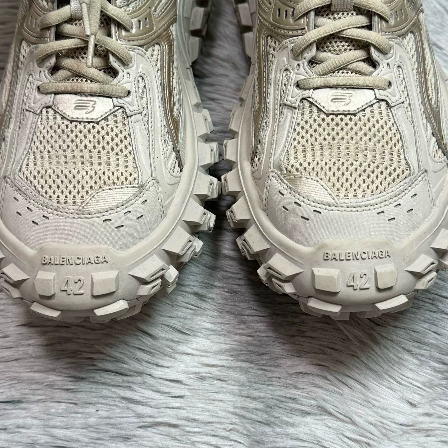 Balenciaga Balenciaga Defender Sneakers Beige Size 9 Size US 9 / EU 42 - 9 Thumbnail