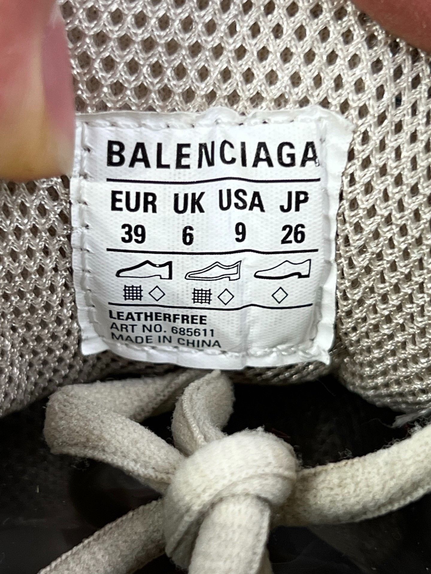 Balenciaga Balenciaga Defender Sneakers Beige Size 39 Size US 6 / EU 39 - 8 Thumbnail