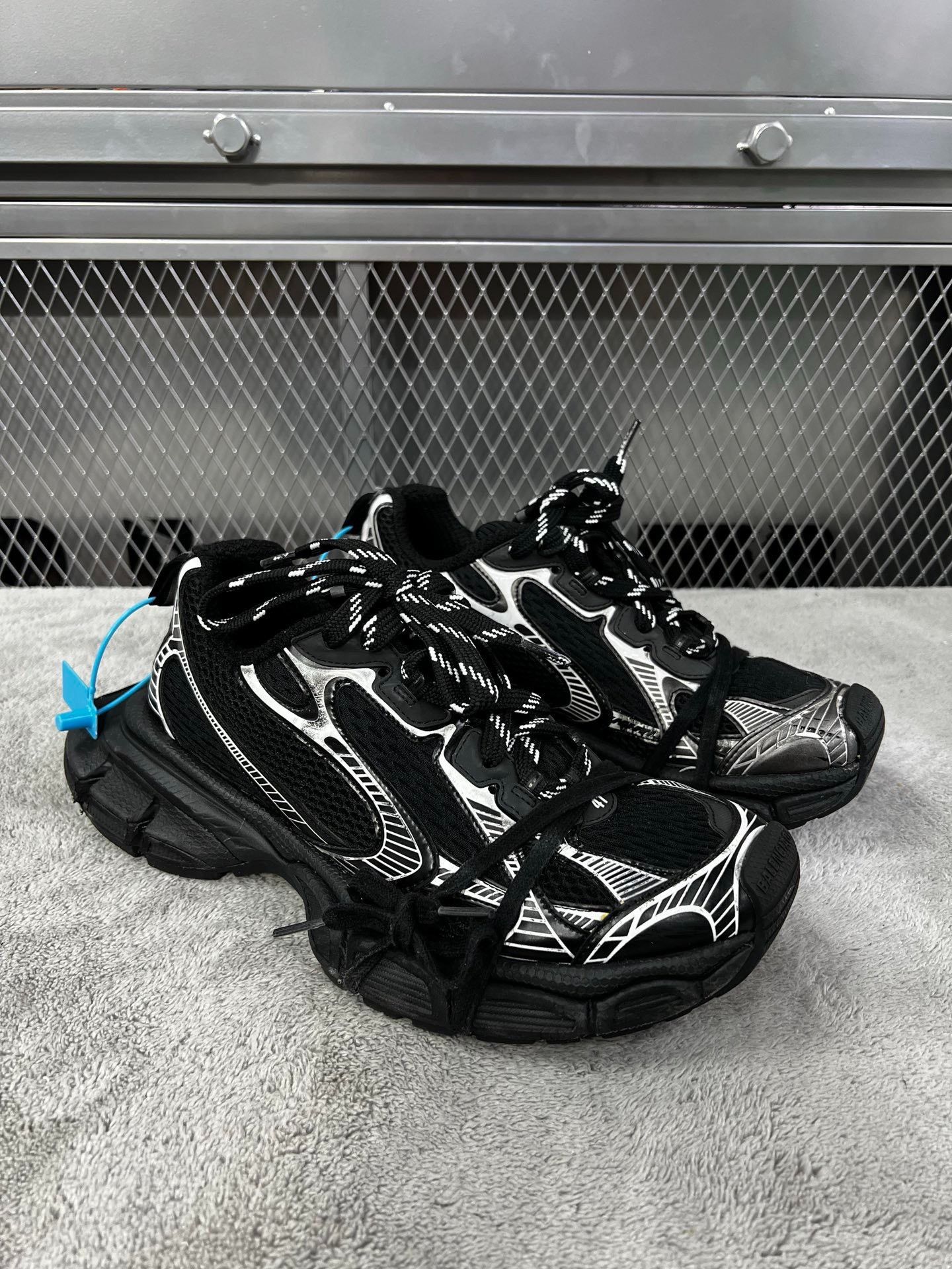 Balenciaga Balenciaga 3XL Distressed Sneakers Black Size 8 Size US 8 / EU 41 - 4 Thumbnail