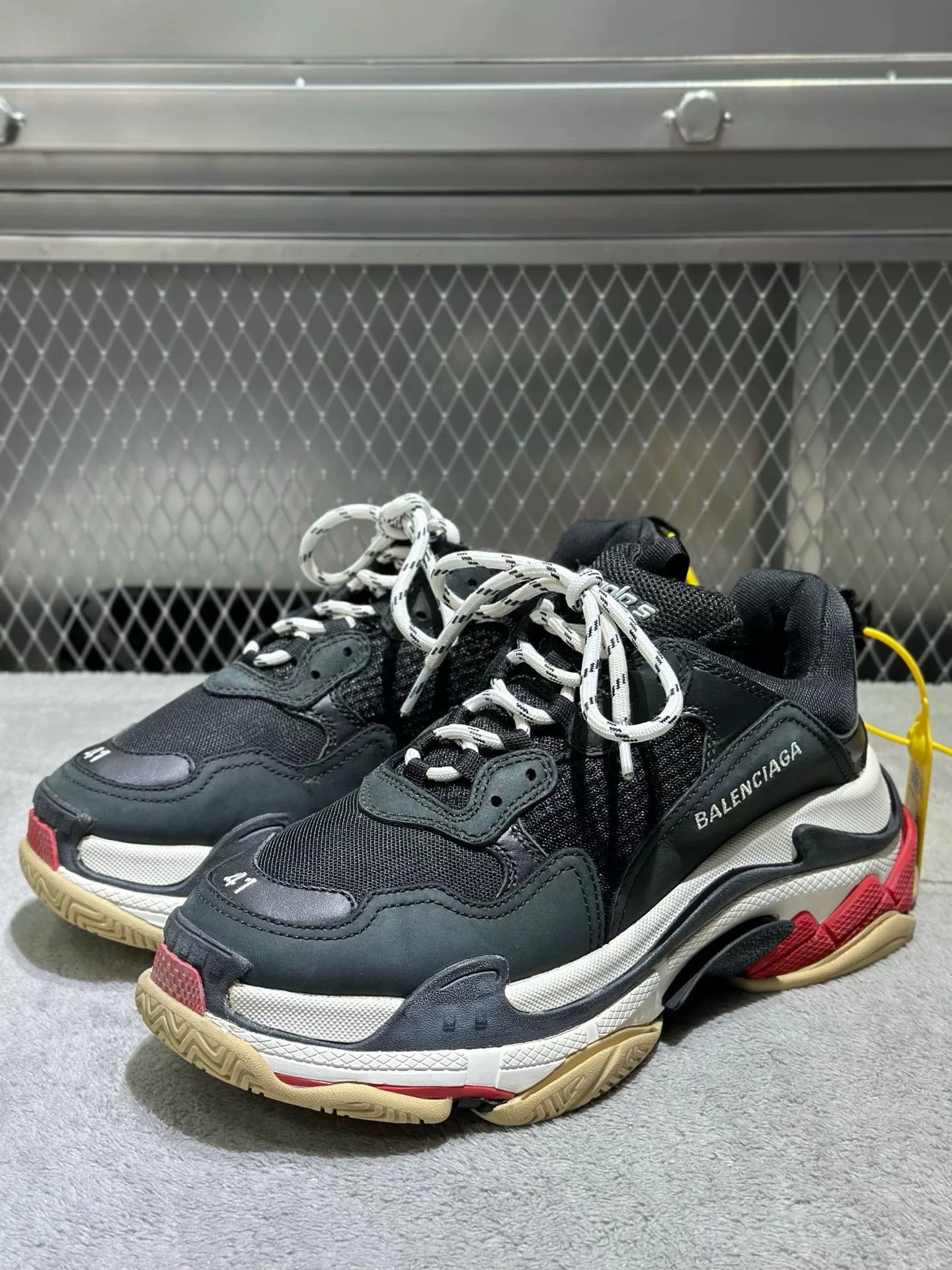 Balenciaga Balenciaga Distressed Triple S Sneakers US 8 Size US 8 / EU 41 - 2 Thumbnail