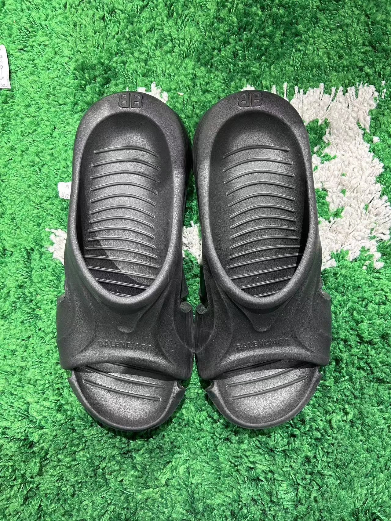 Balenciaga Balenciaga Mold Rubber Slides Size 10 Size US 10 / EU 43 - 4 Thumbnail