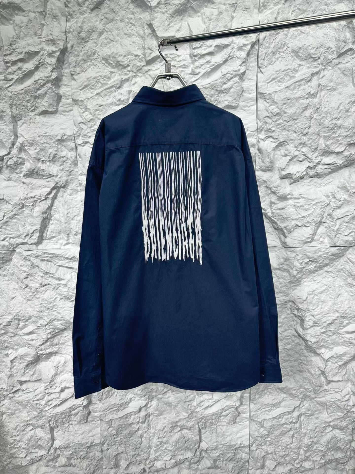 Balenciaga Balenciaga Barcode Logo Long Sleeve Shirt Size S Size US S / EU 44-46 / 1 - 3 Thumbnail
