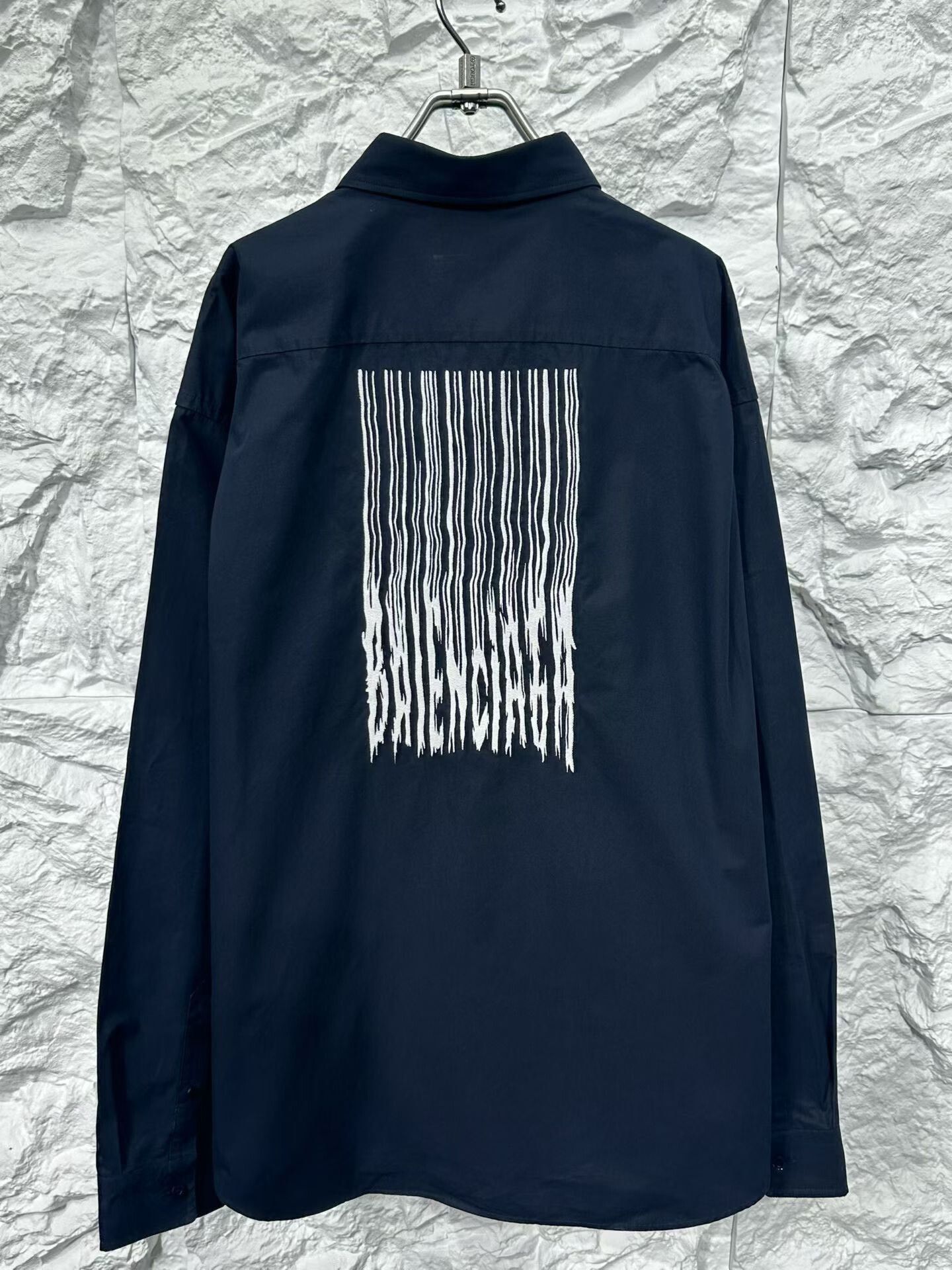 Balenciaga Balenciaga Barcode Logo Long Sleeve Shirt Size S Size US S / EU 44-46 / 1 - 4 Thumbnail
