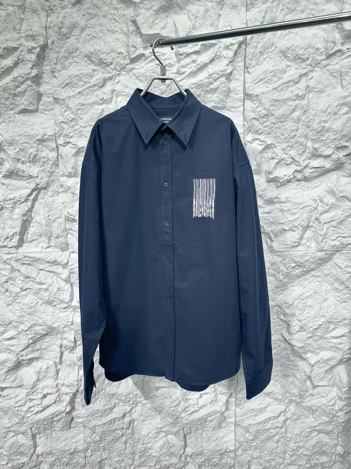Balenciaga Balenciaga Barcode Logo Long Sleeve Shirt Size S Size US S / EU 44-46 / 1 - 2 Thumbnail