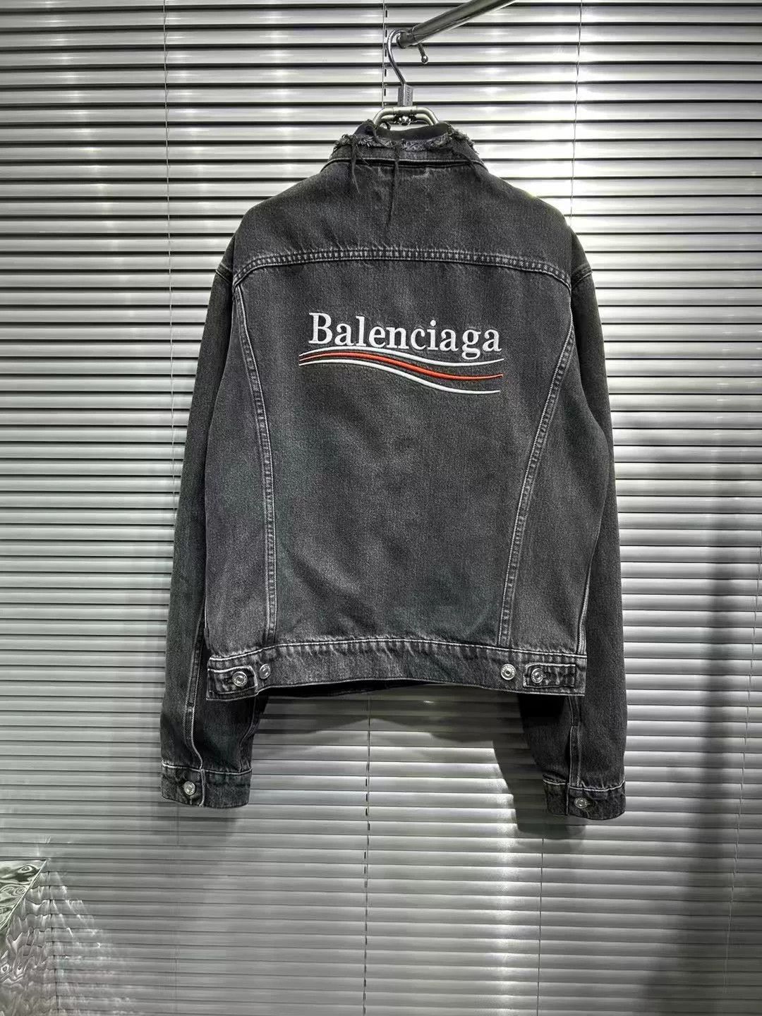 Balenciaga Balenciaga Political Logo Embroidered Denim Jacket Size 46 Size US S / EU 44-46 / 1 - 2 Thumbnail