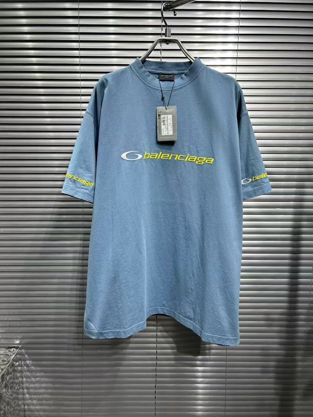 Balenciaga Balenciaga Logo Graphic Short Sleeve T-Shirt Size S Size US S / EU 44-46 / 1 - 2 Thumbnail