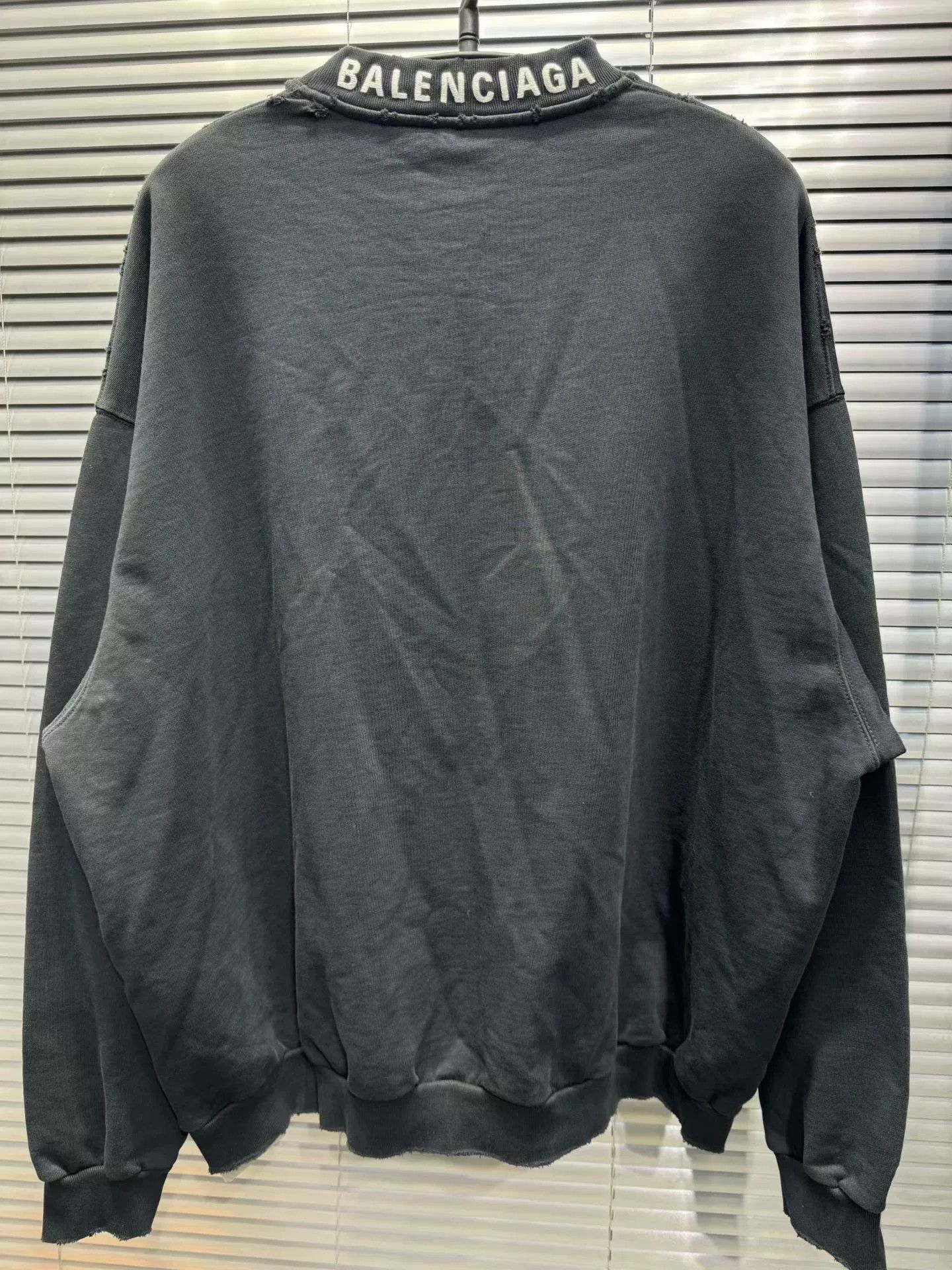 Balenciaga Balenciaga Embroidered Neck Logo Sweatshirt Size M Size US M / EU 48-50 / 2 - 4 Thumbnail