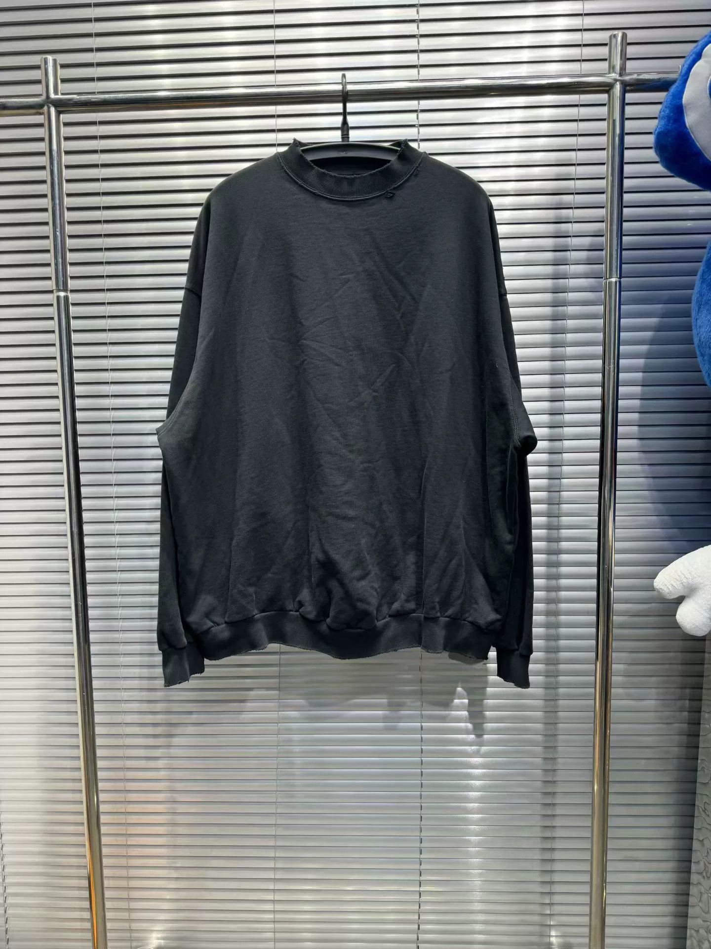 Balenciaga Balenciaga Embroidered Neck Logo Sweatshirt Size M Size US M / EU 48-50 / 2 - 3 Thumbnail