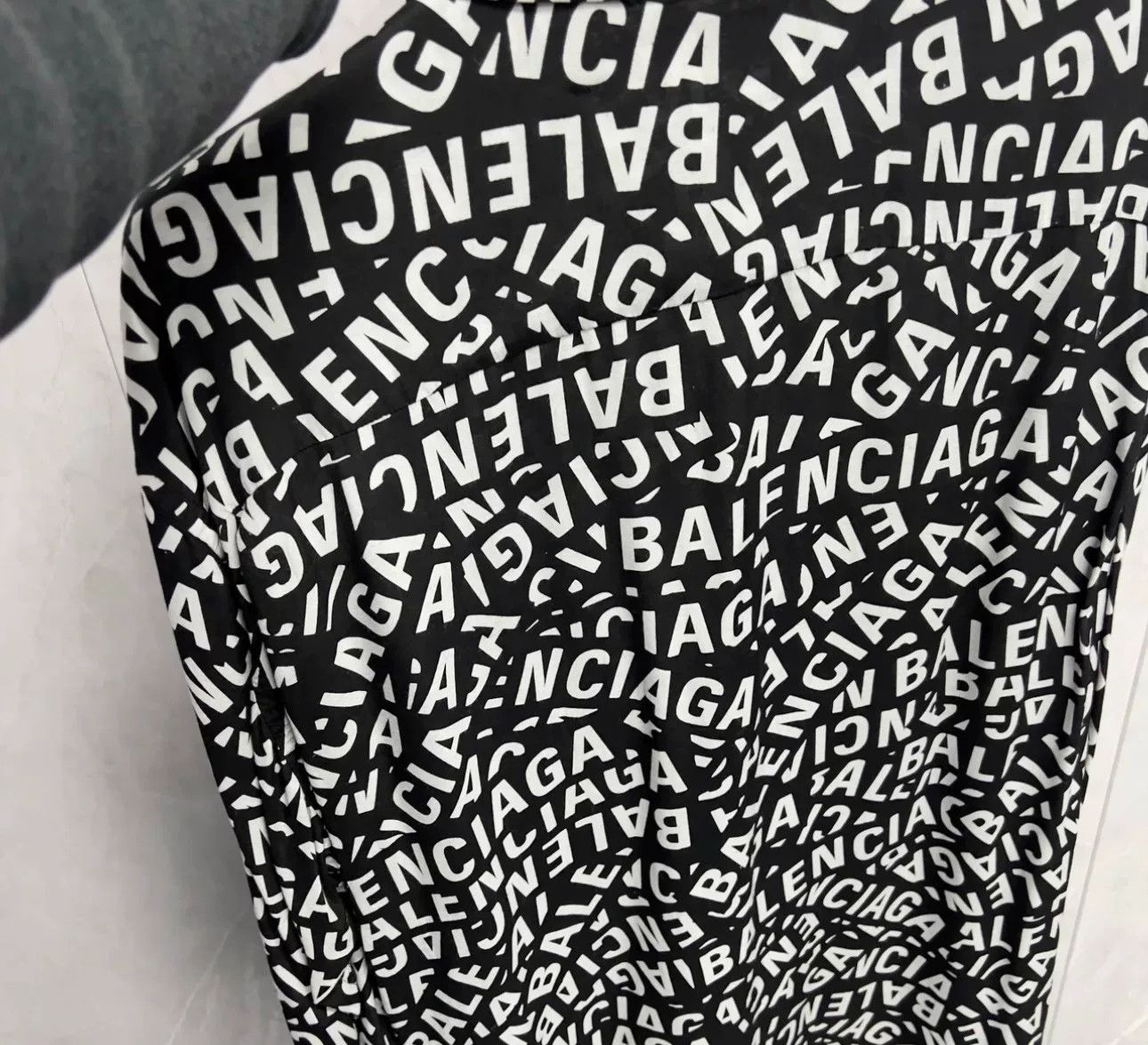 Balenciaga Balenciaga All-Over Logo Print Shirt Size S Size US S / EU 44-46 / 1 - 3 Thumbnail