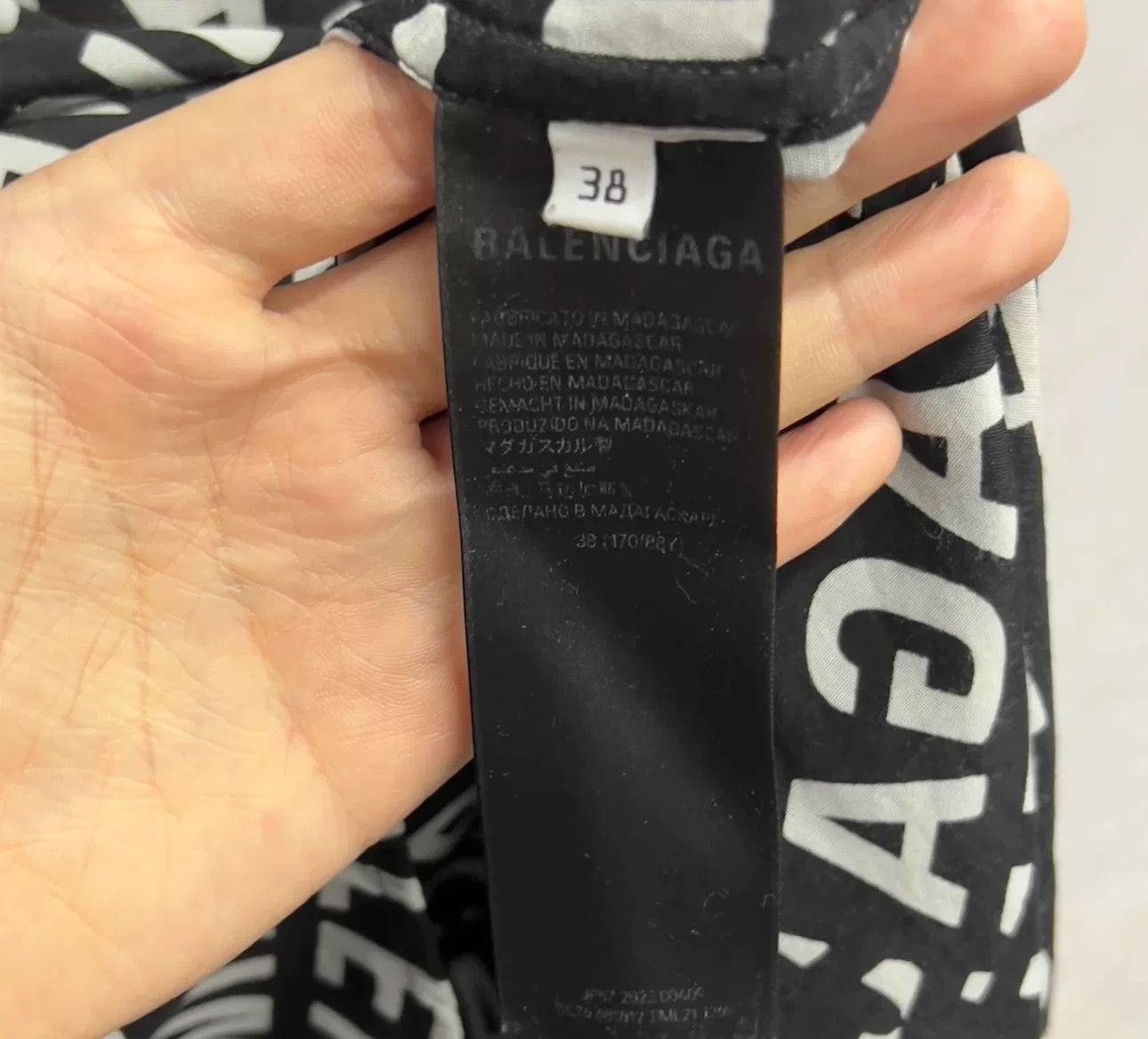 Balenciaga Balenciaga All-Over Logo Print Shirt Size S Size US S / EU 44-46 / 1 - 6 Thumbnail