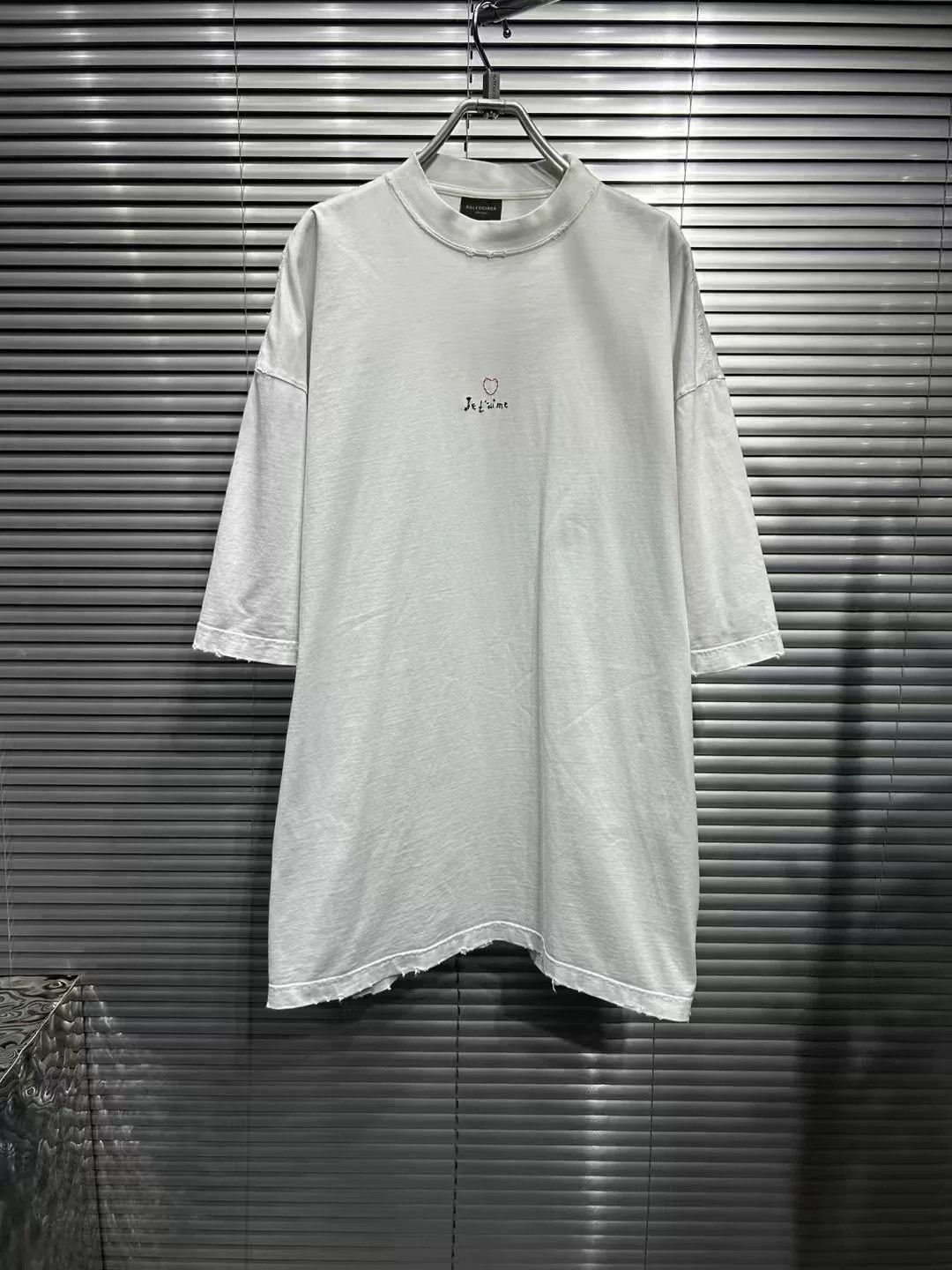 Balenciaga Balenciaga Heart Logo Distressed T-Shirt Size XS Size US XS / EU 42 / 0 - 2 Thumbnail